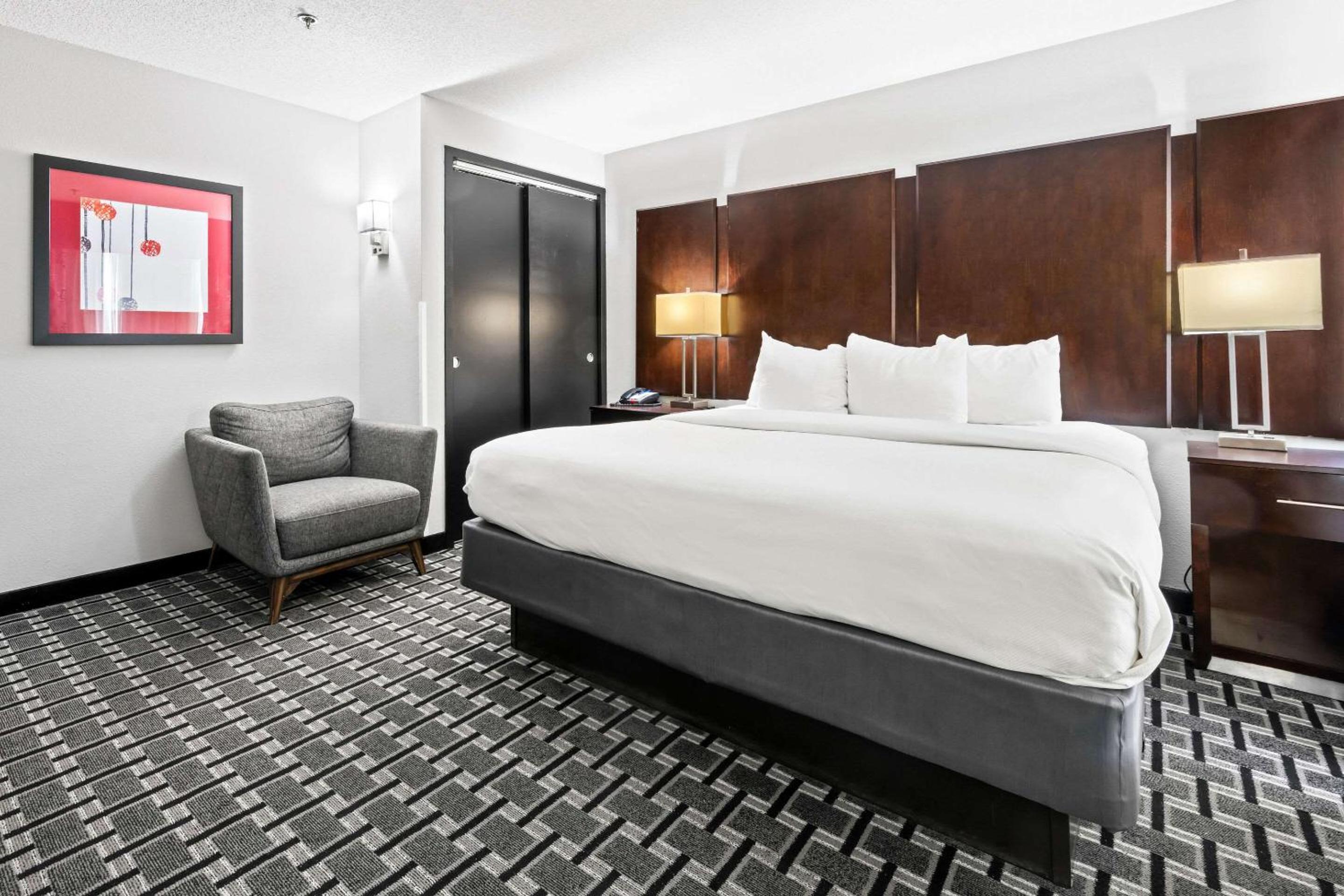 King Suite - Photo 3