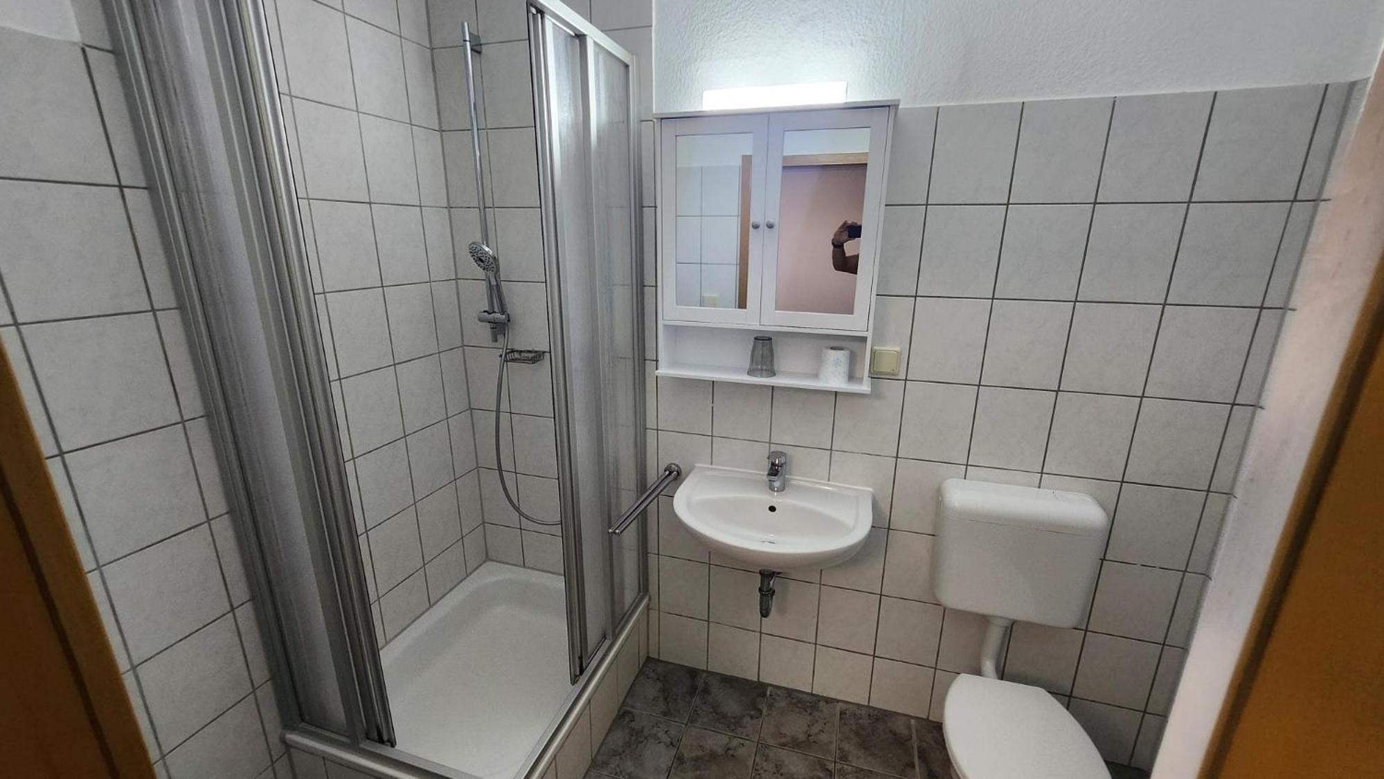 Single Room with Private Bathroom photo 3