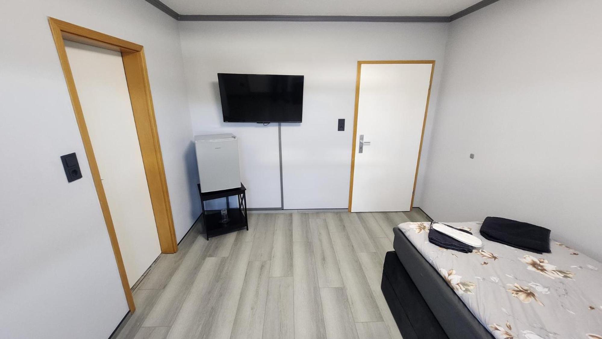 Single Room With Private Bathroom photo 3