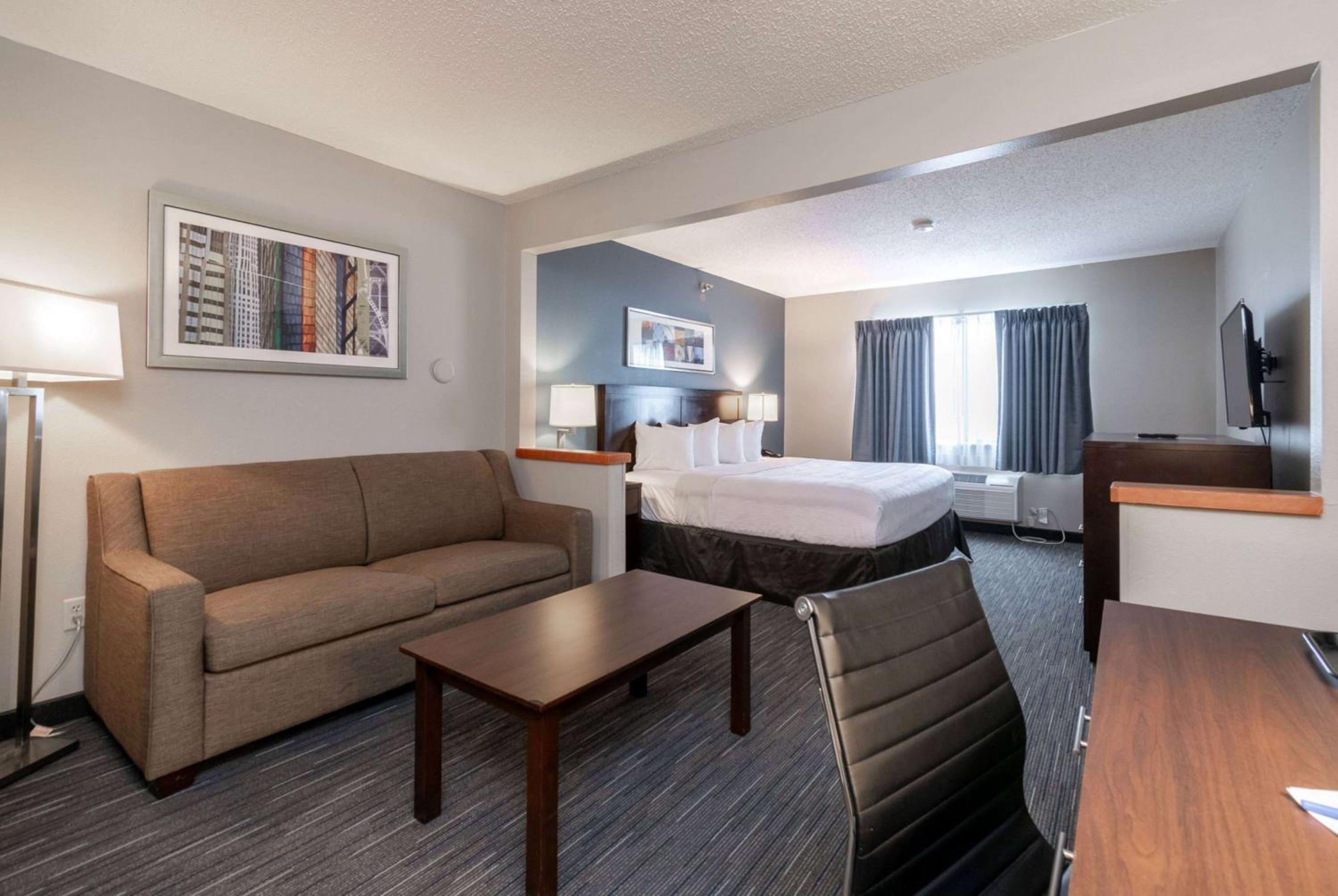 Deluxe King Room - Non-Smoking