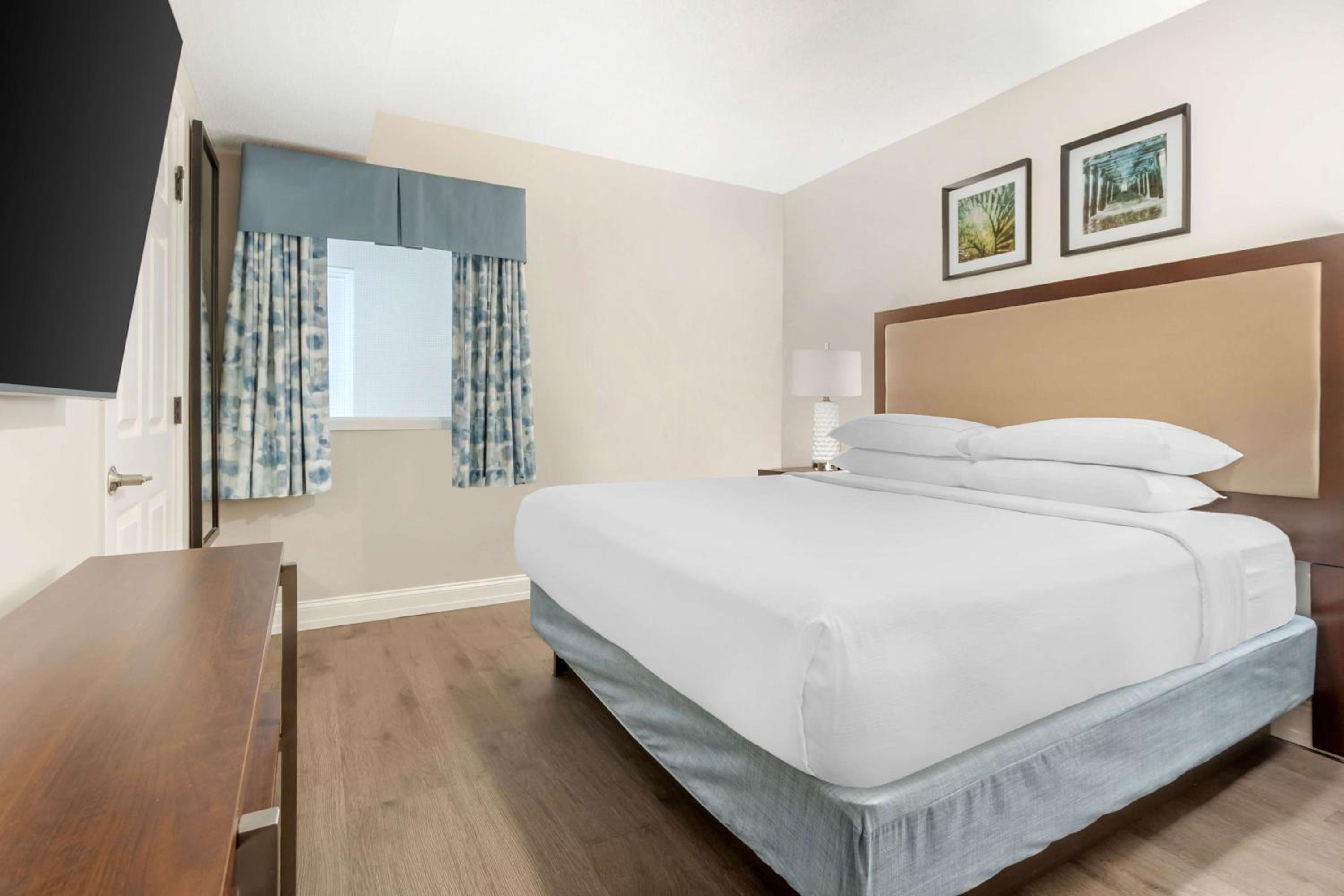 One-Bedroom King Suite with Partial Ocean View - Photo 2