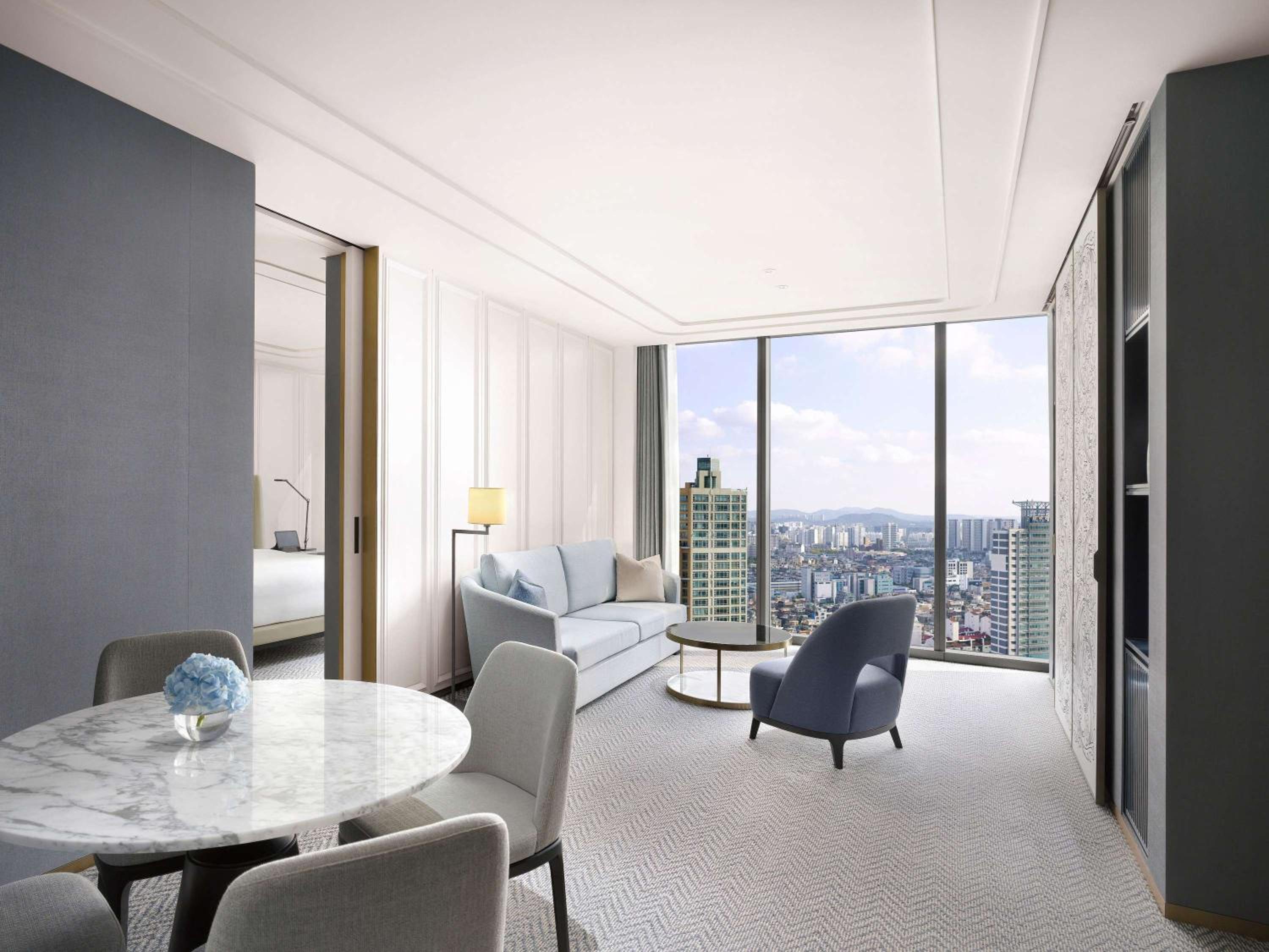 Prestige Suite with Club Millésime Access, 1 King Size Bed, Lake View - Photo 2