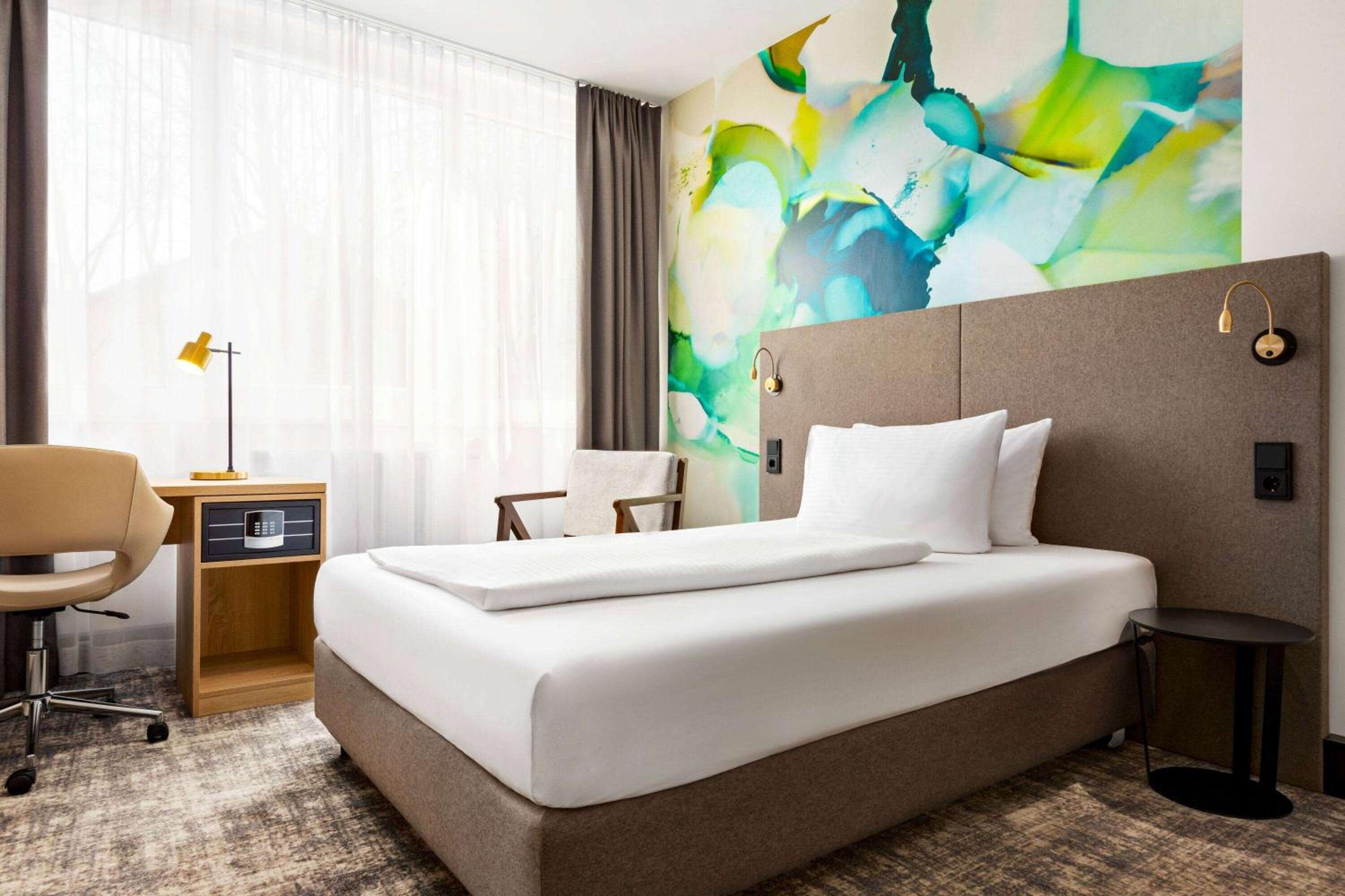 Superior Single Room, 1 Queen Bed, Non-Smoking photo 1