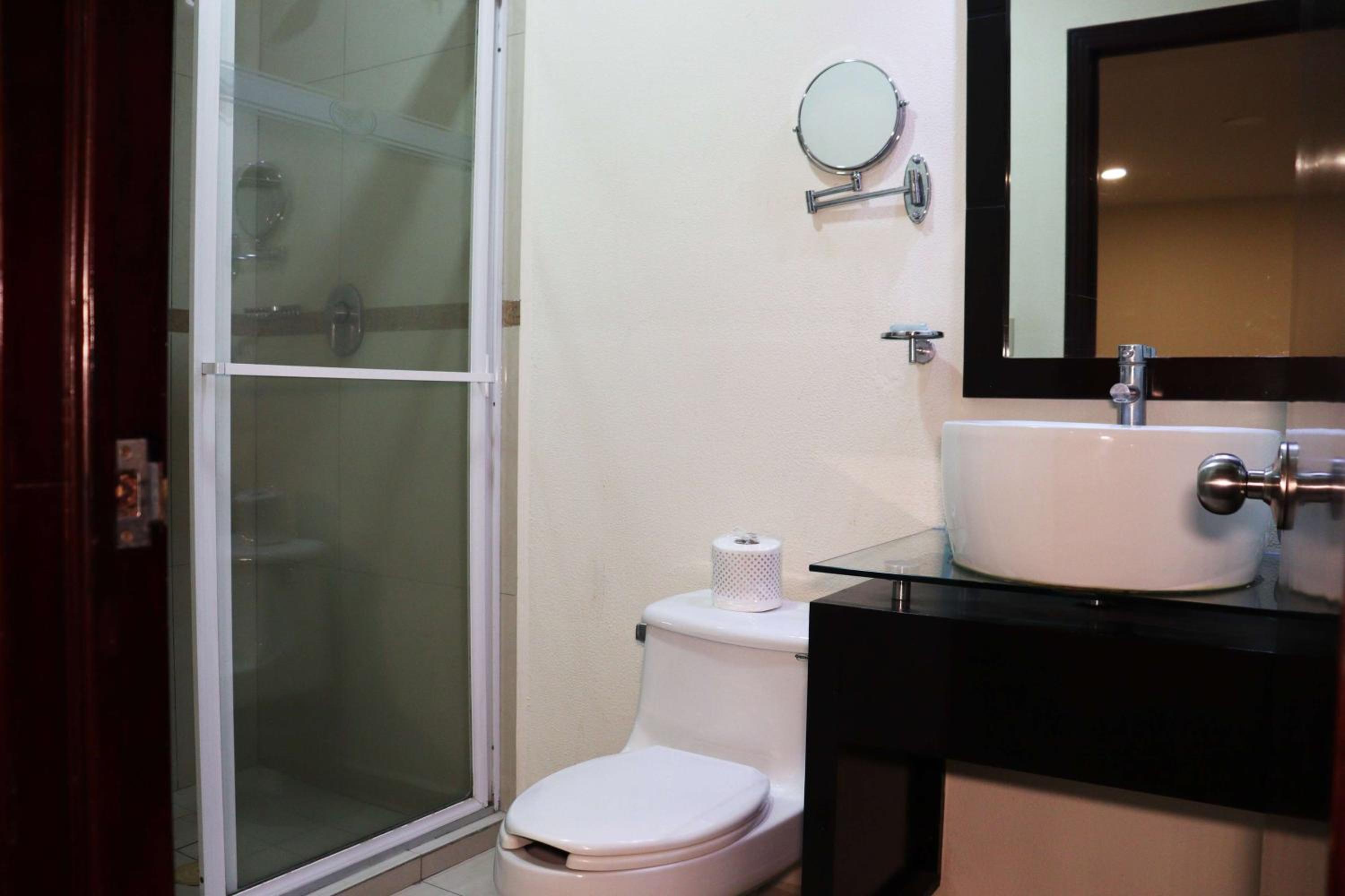 King Suite - Non-Smoking - Photo 1