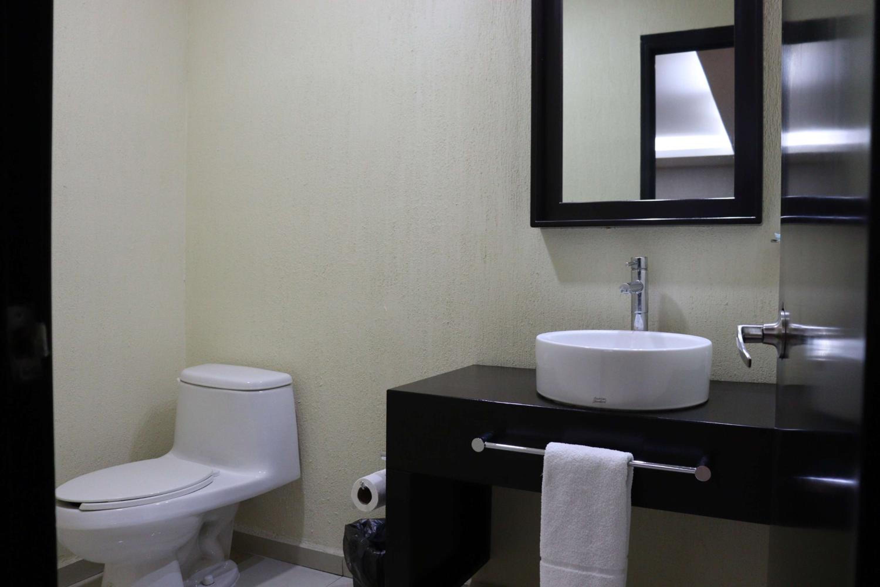 Junior King Suite - Non-Smoking - Photo 7