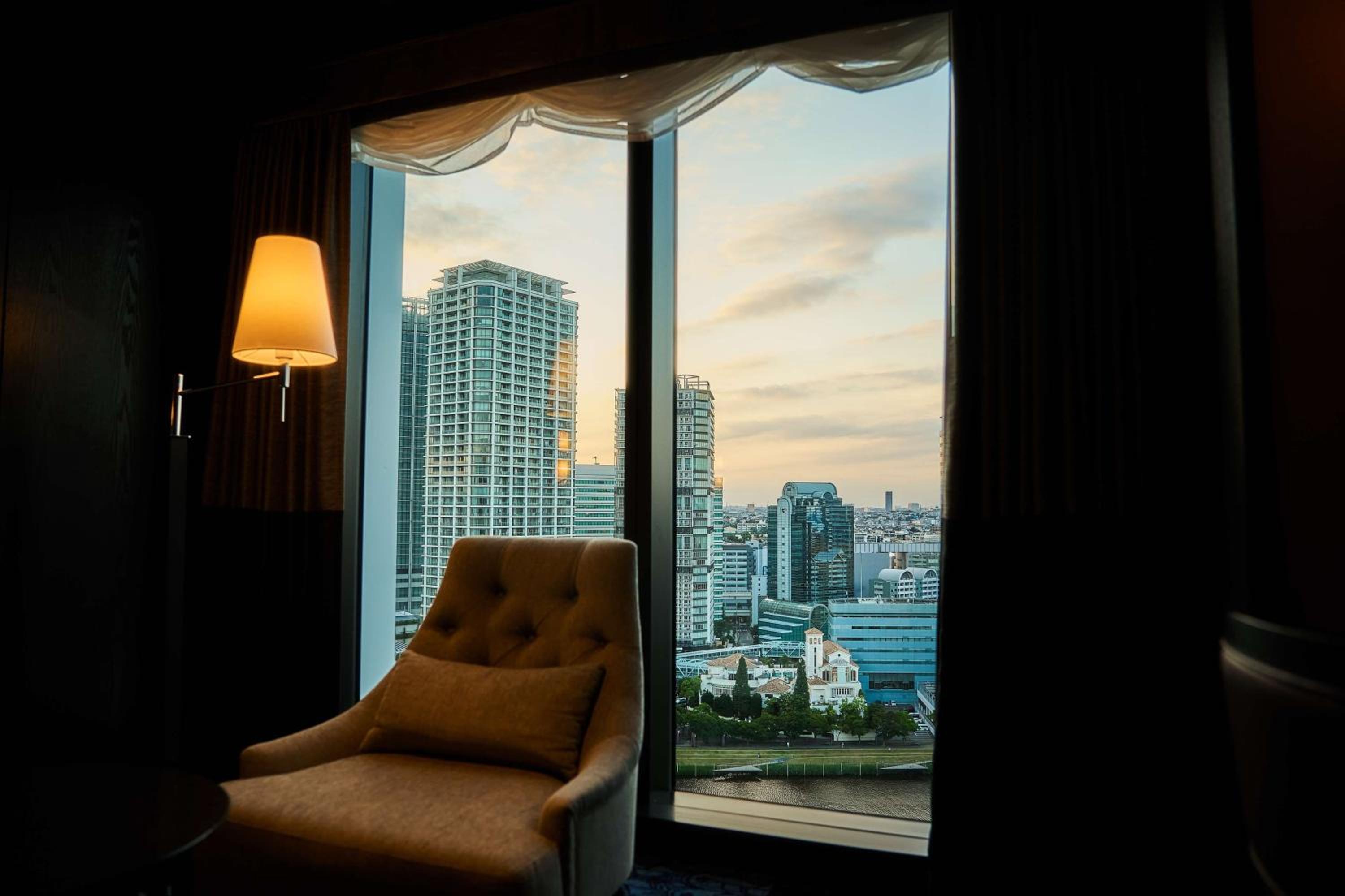 Premium King Room - Photo 7