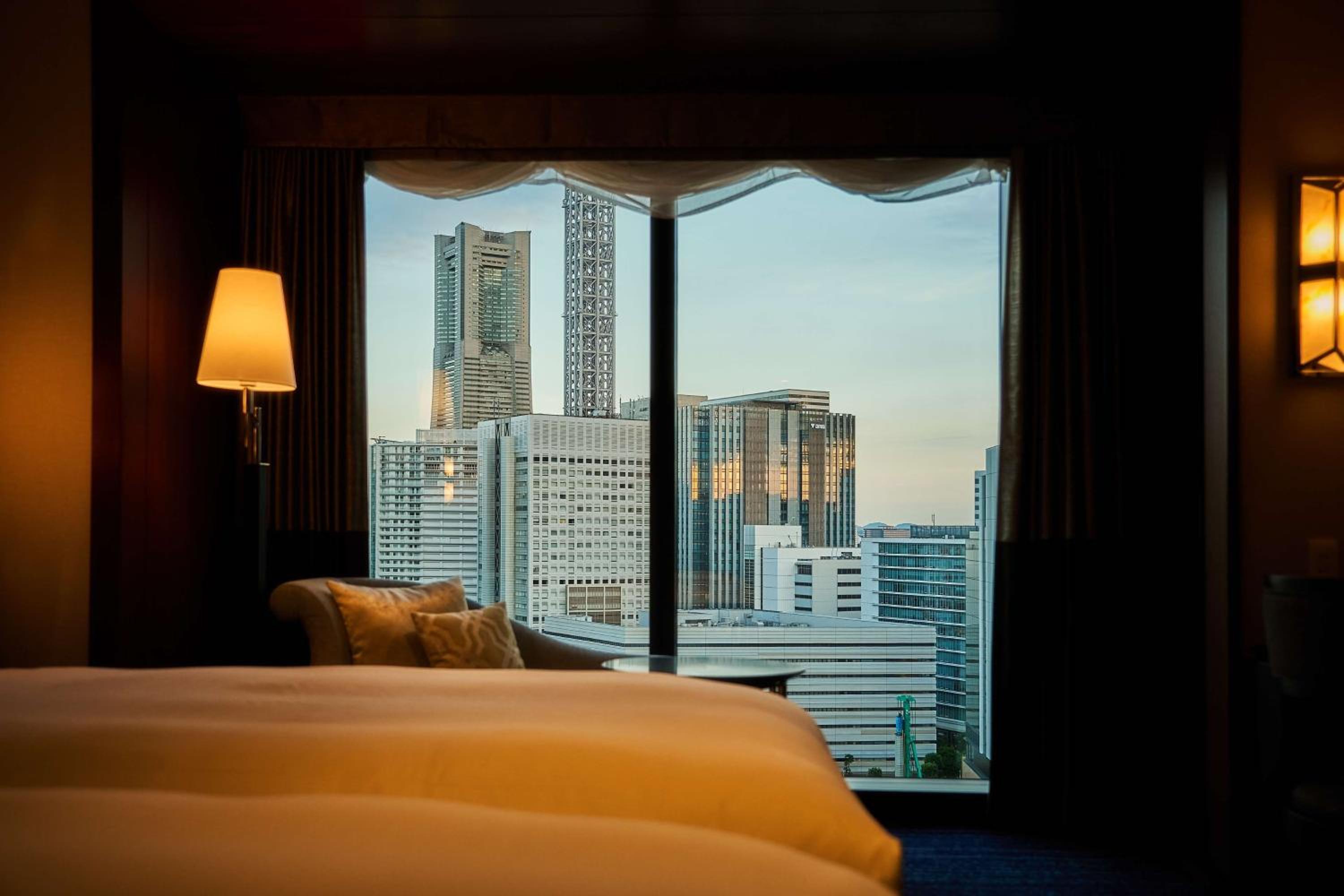 Deluxe King Room - Photo 9