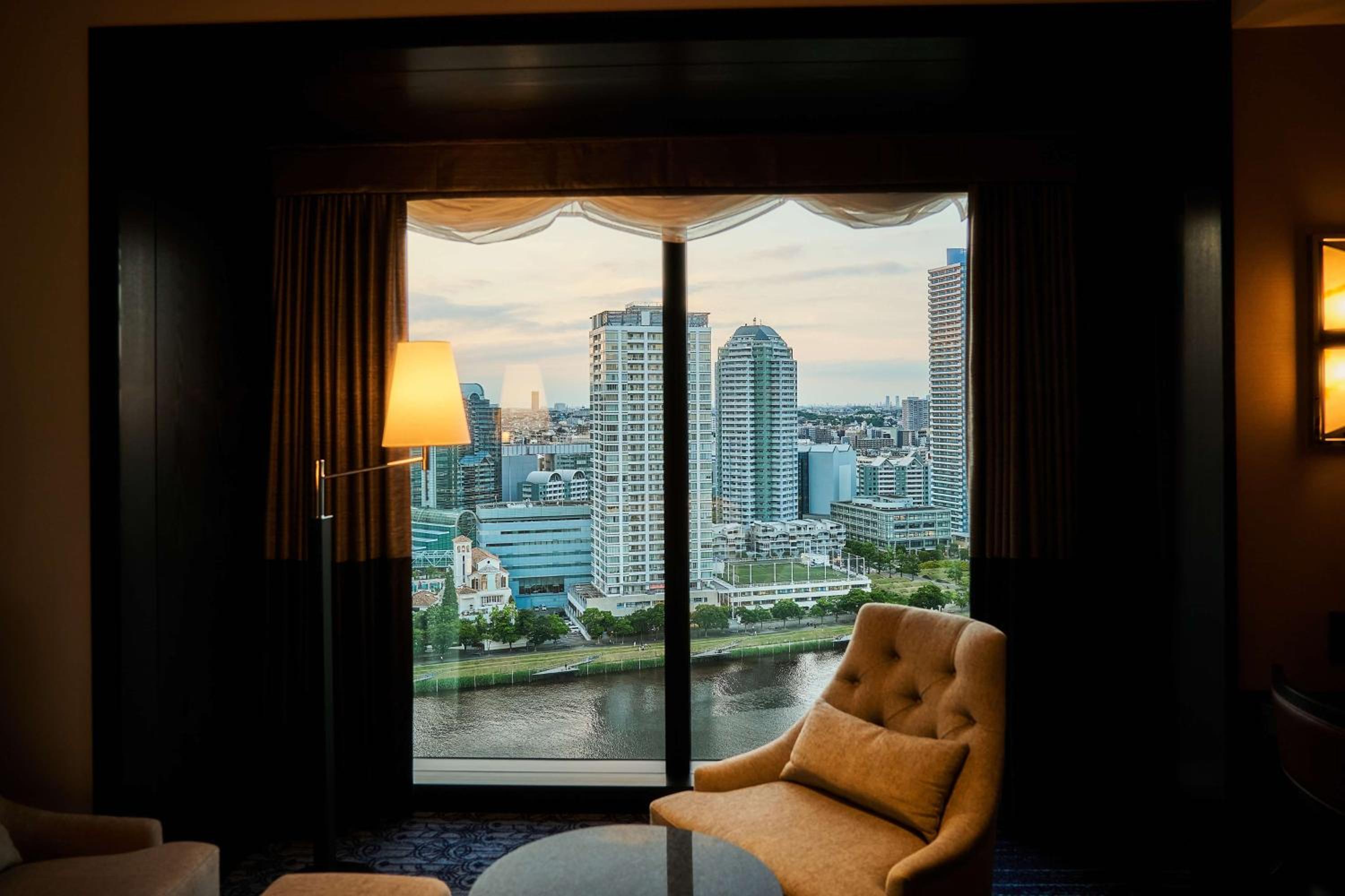 Premium King Room - Photo 8
