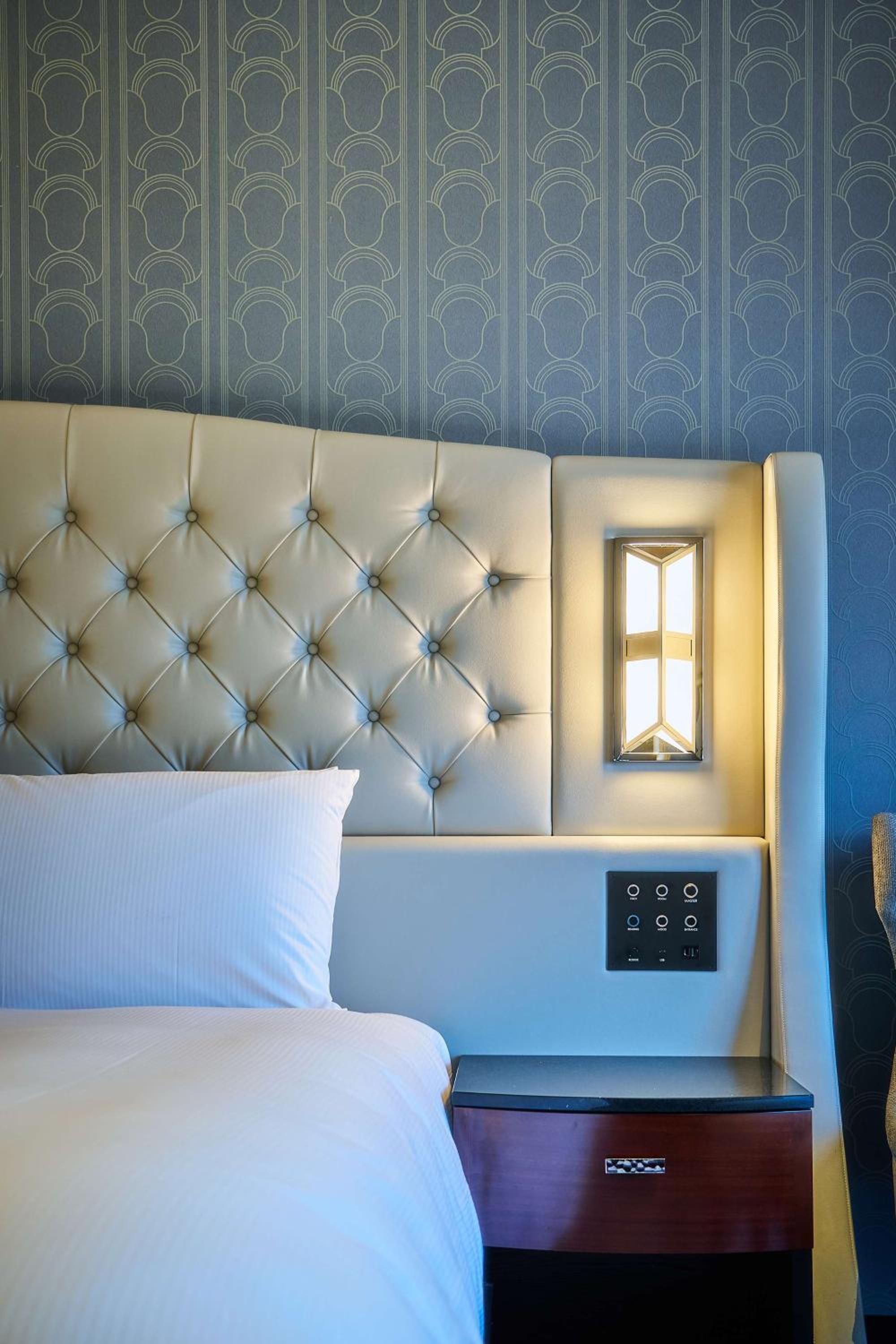 Deluxe King Room - Photo 2