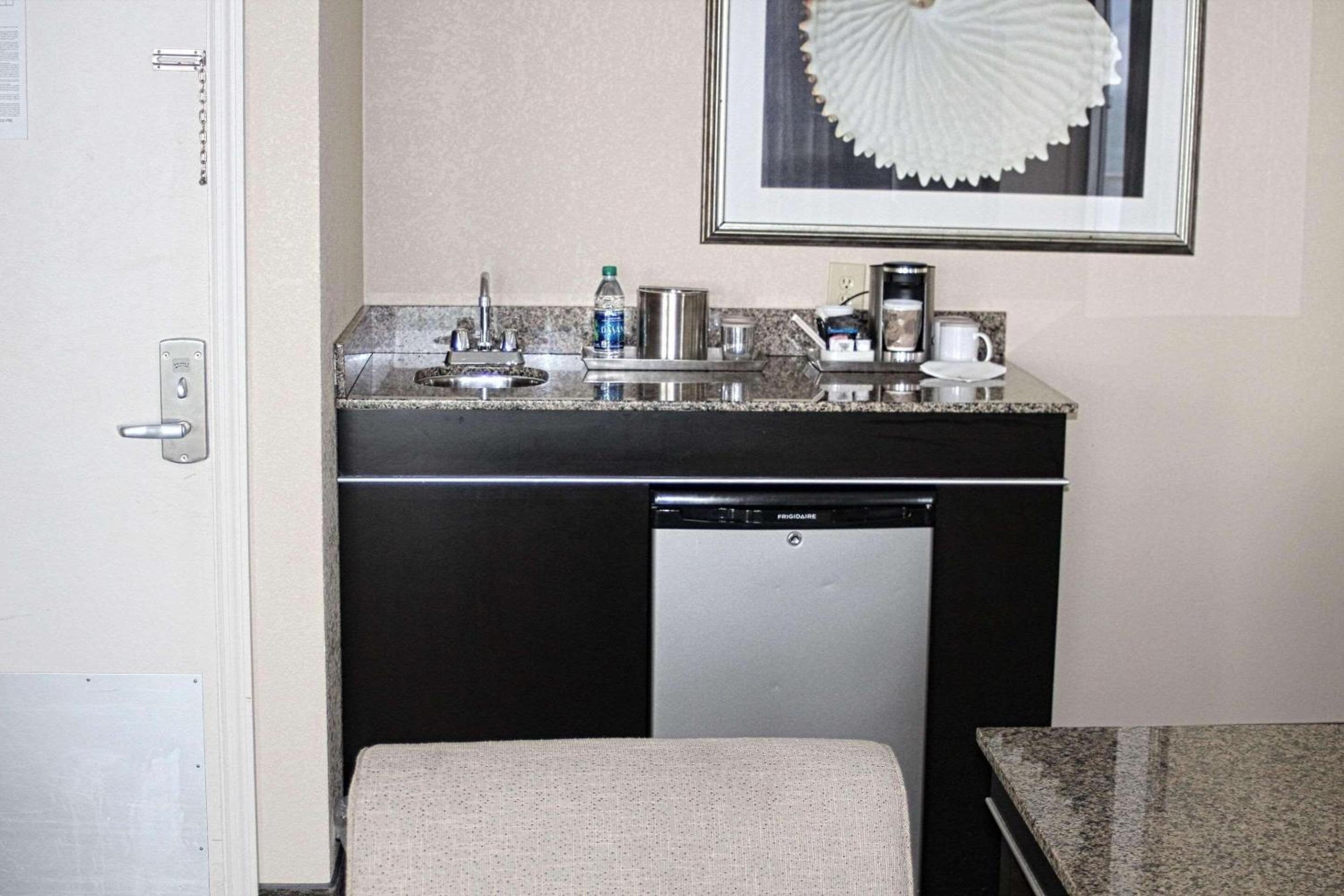 Oceanfront Premium King Corner Studio Suite with Sofa Bed and Walk in Shower over 550 sq. ft.- Balcony photo 3