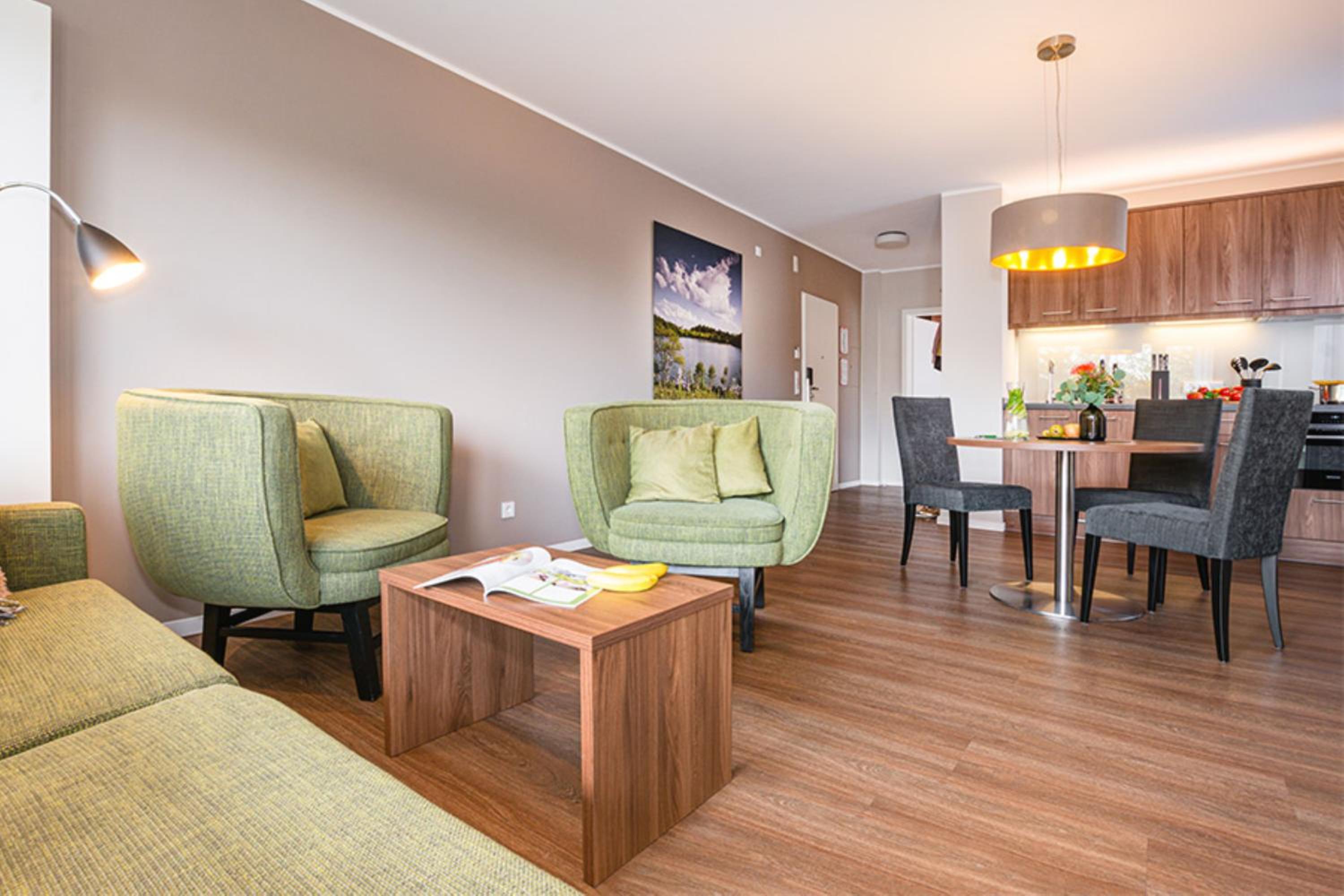 Suite - Photo 1