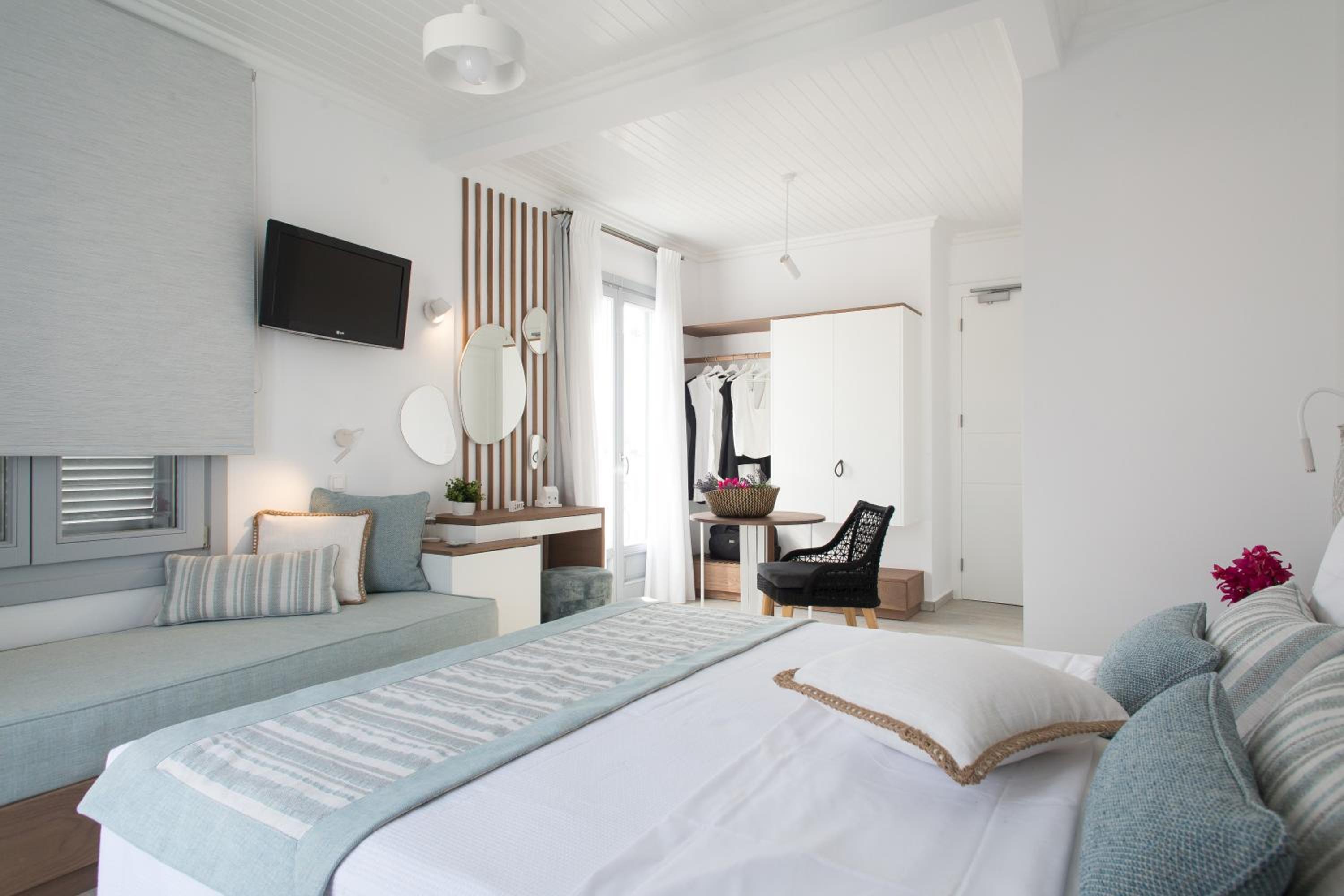 Deluxe Triple Room with Sea View photo 3