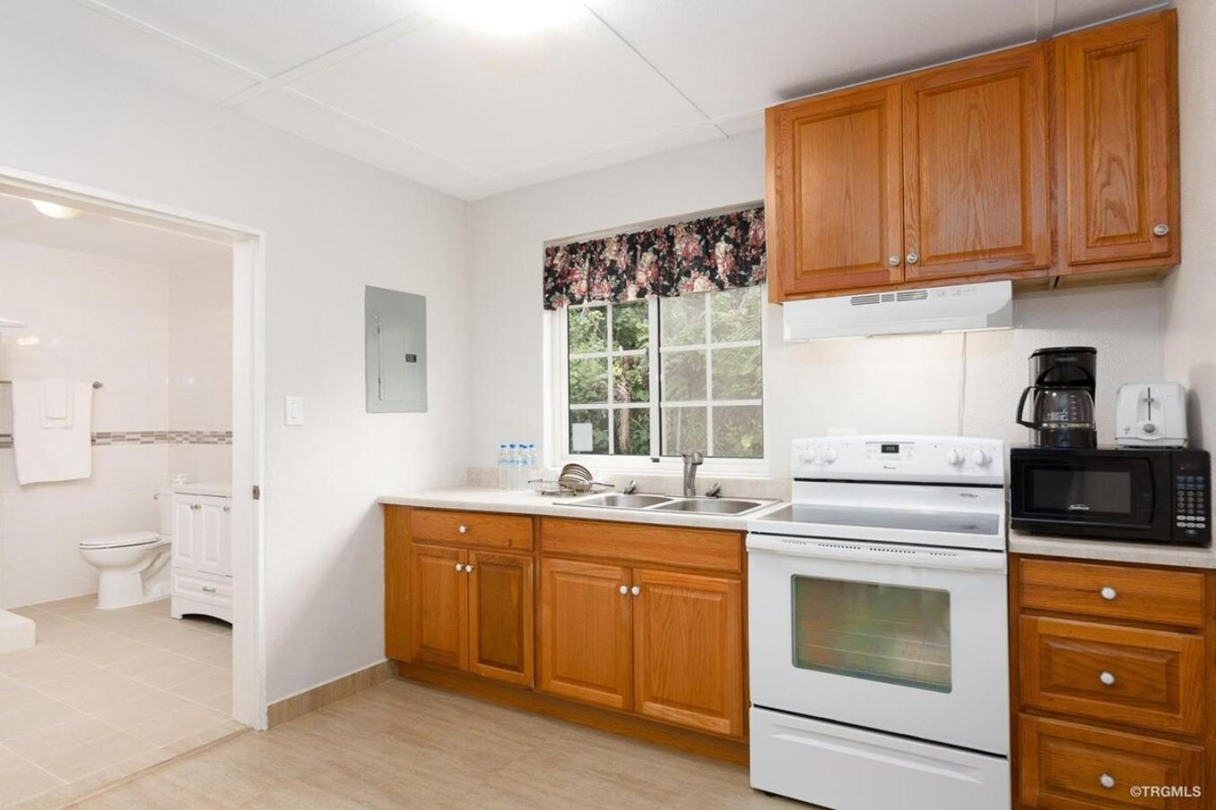 Three-Bedroom House photo 2