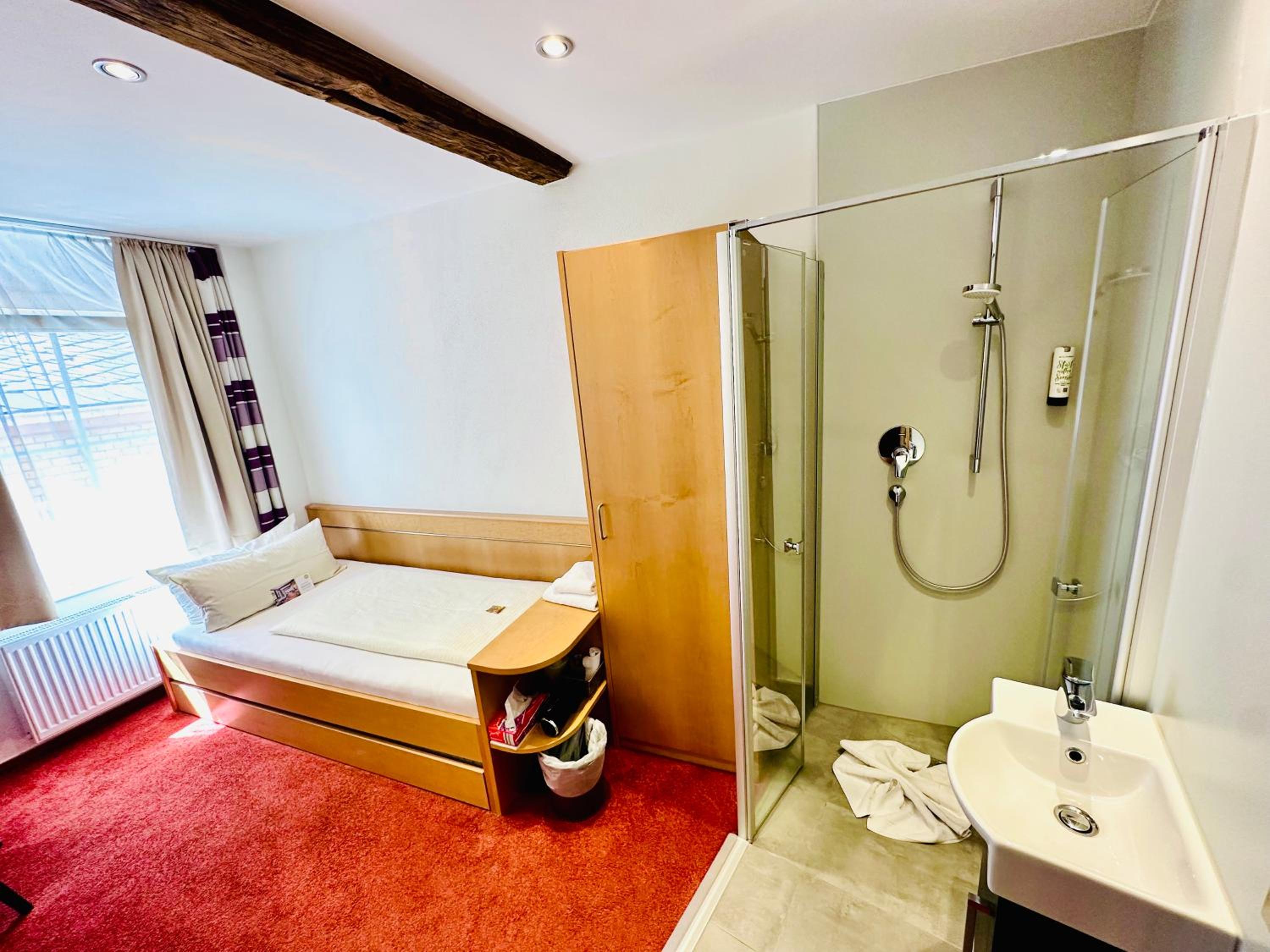 Single Room with Shared Toilet