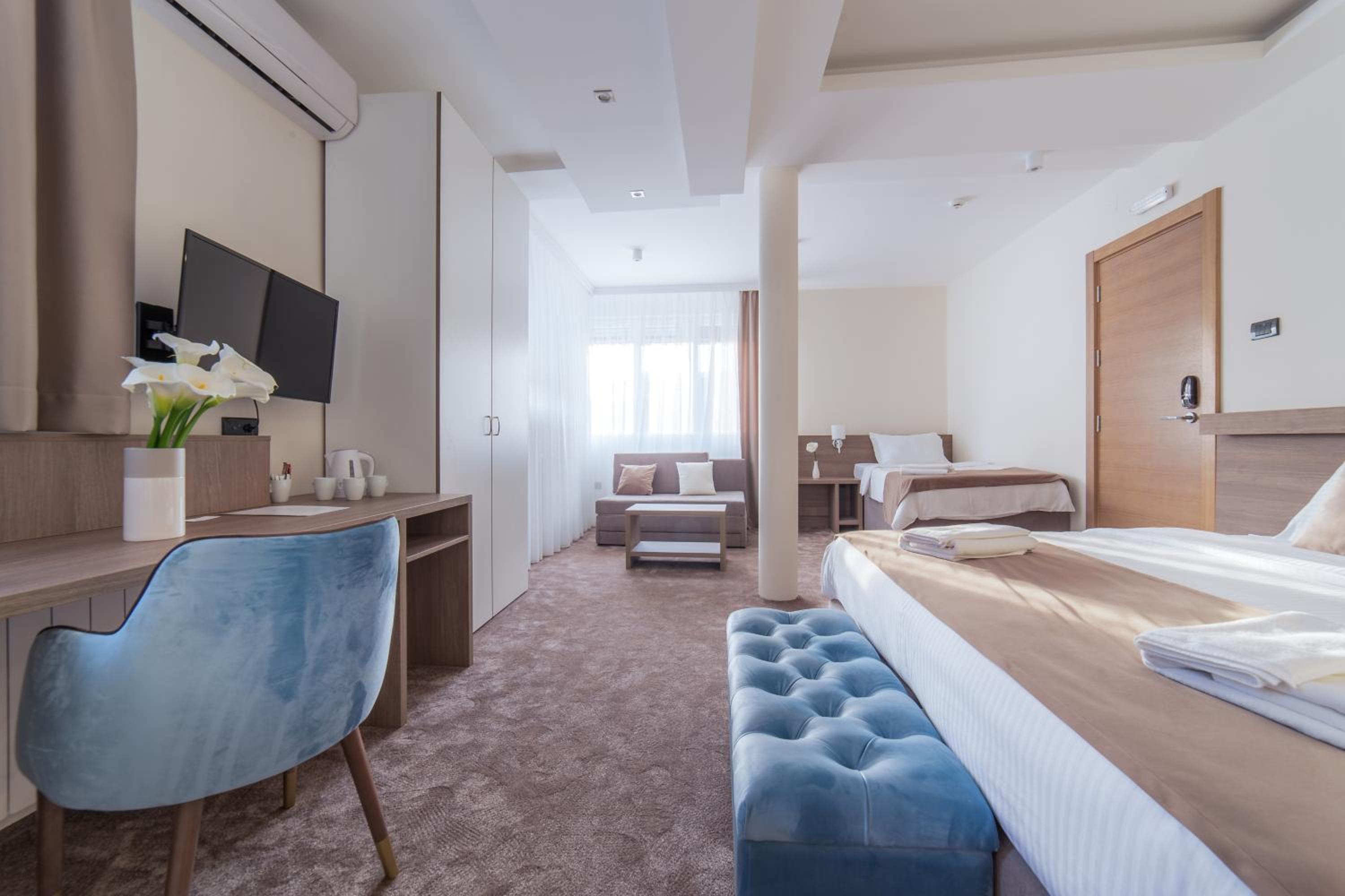 Deluxe Quadruple Room - Photo 1