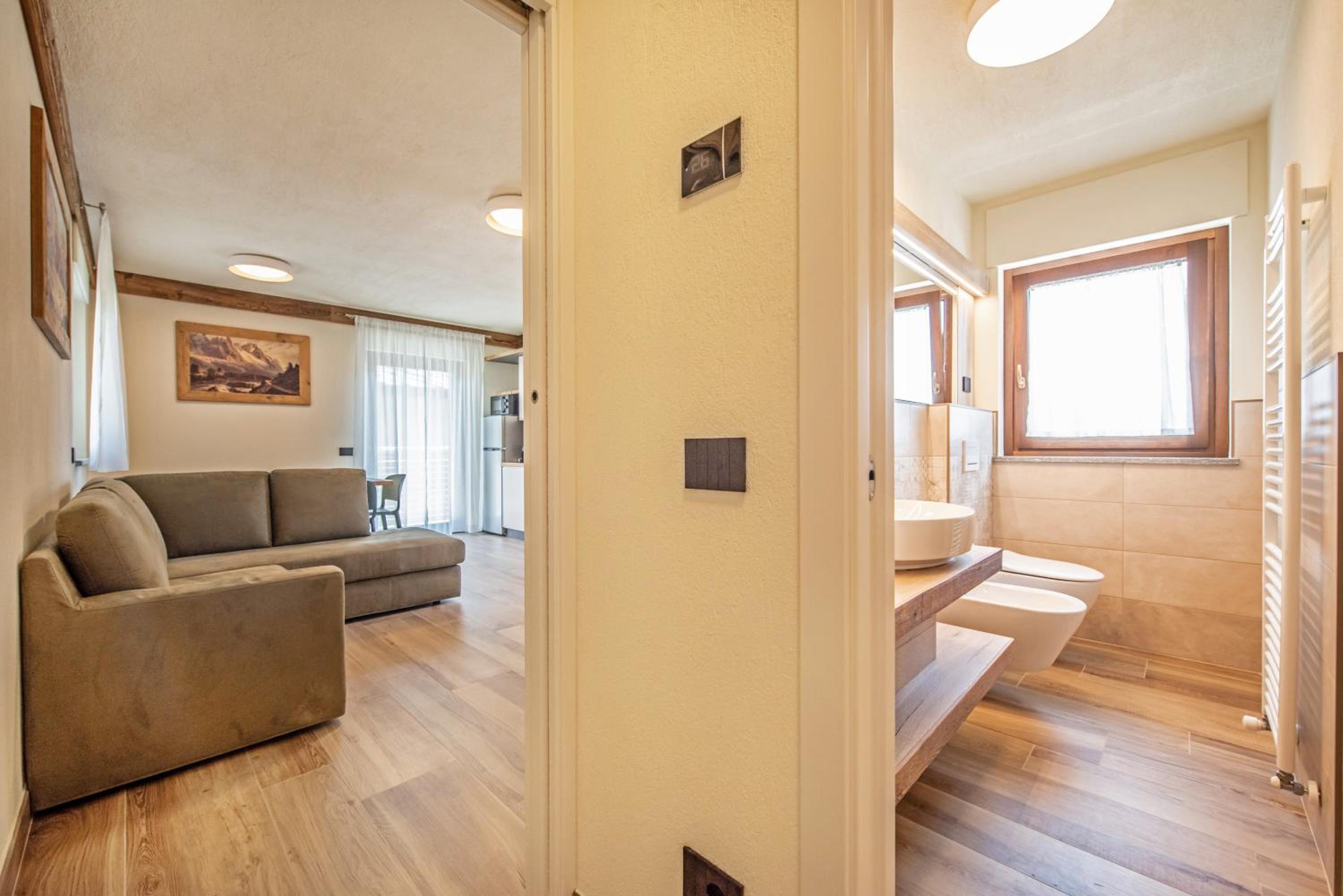 Deluxe Two-Bedroom Apartment with Garden View