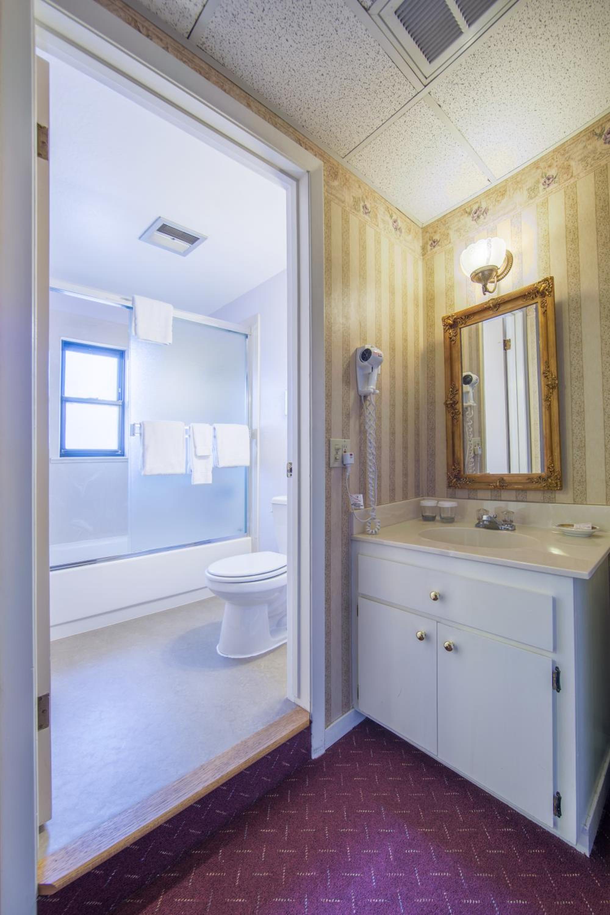 Deluxe Queen Room - Photo 3