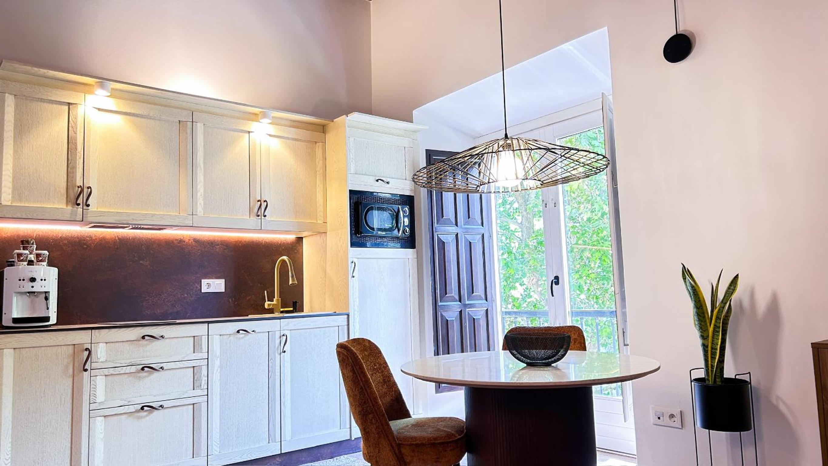 One-Bedroom Apartment - Photo 3