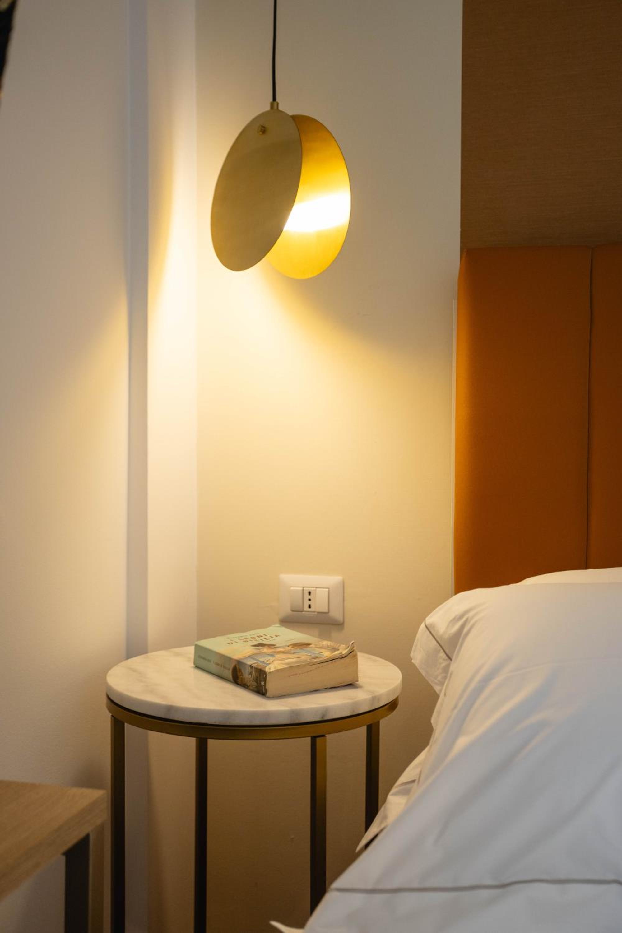 Standard Double Room - Photo 12