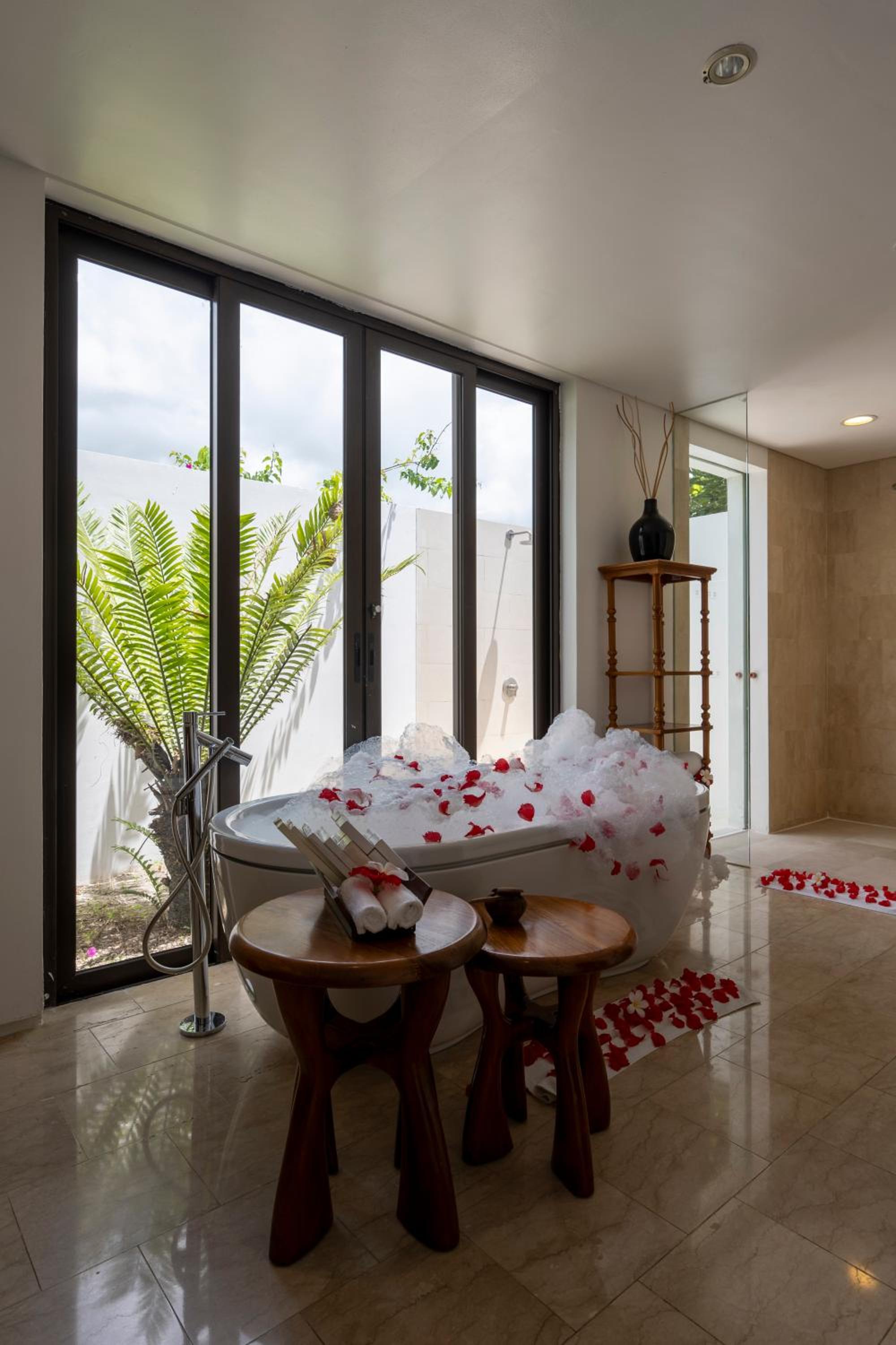 Luxury Garden Pool Villa - Photo 5