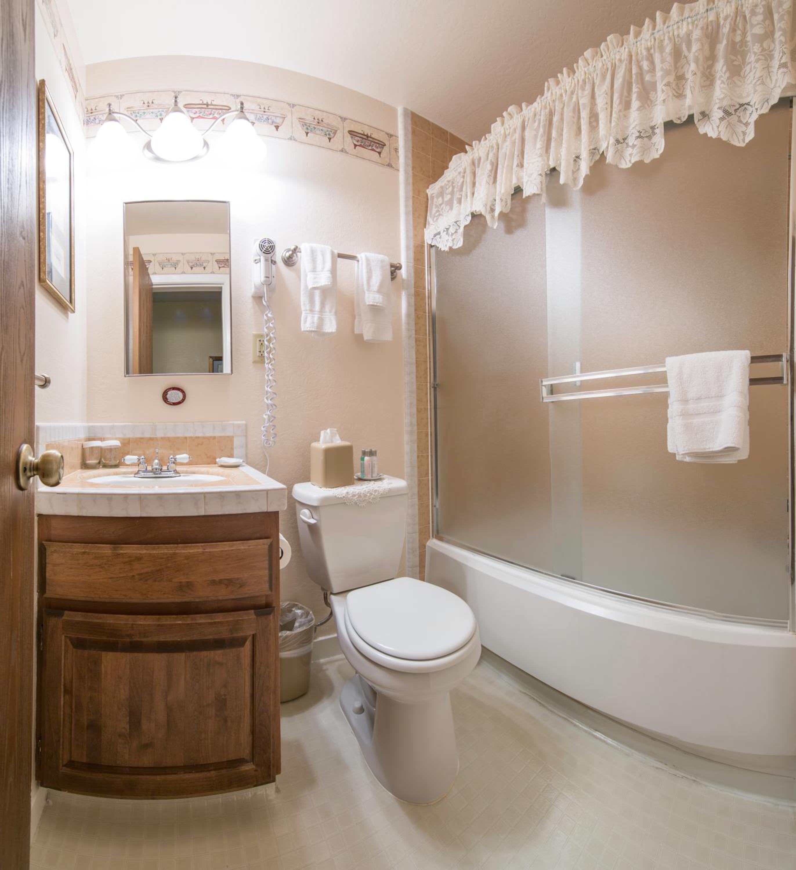 Deluxe King Room - Photo 4