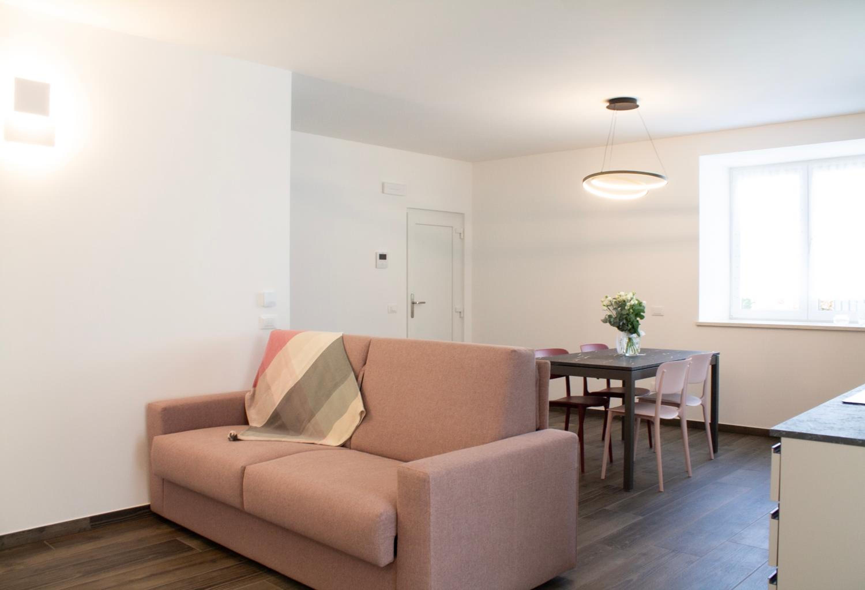 One-Bedroom Apartment photo 1