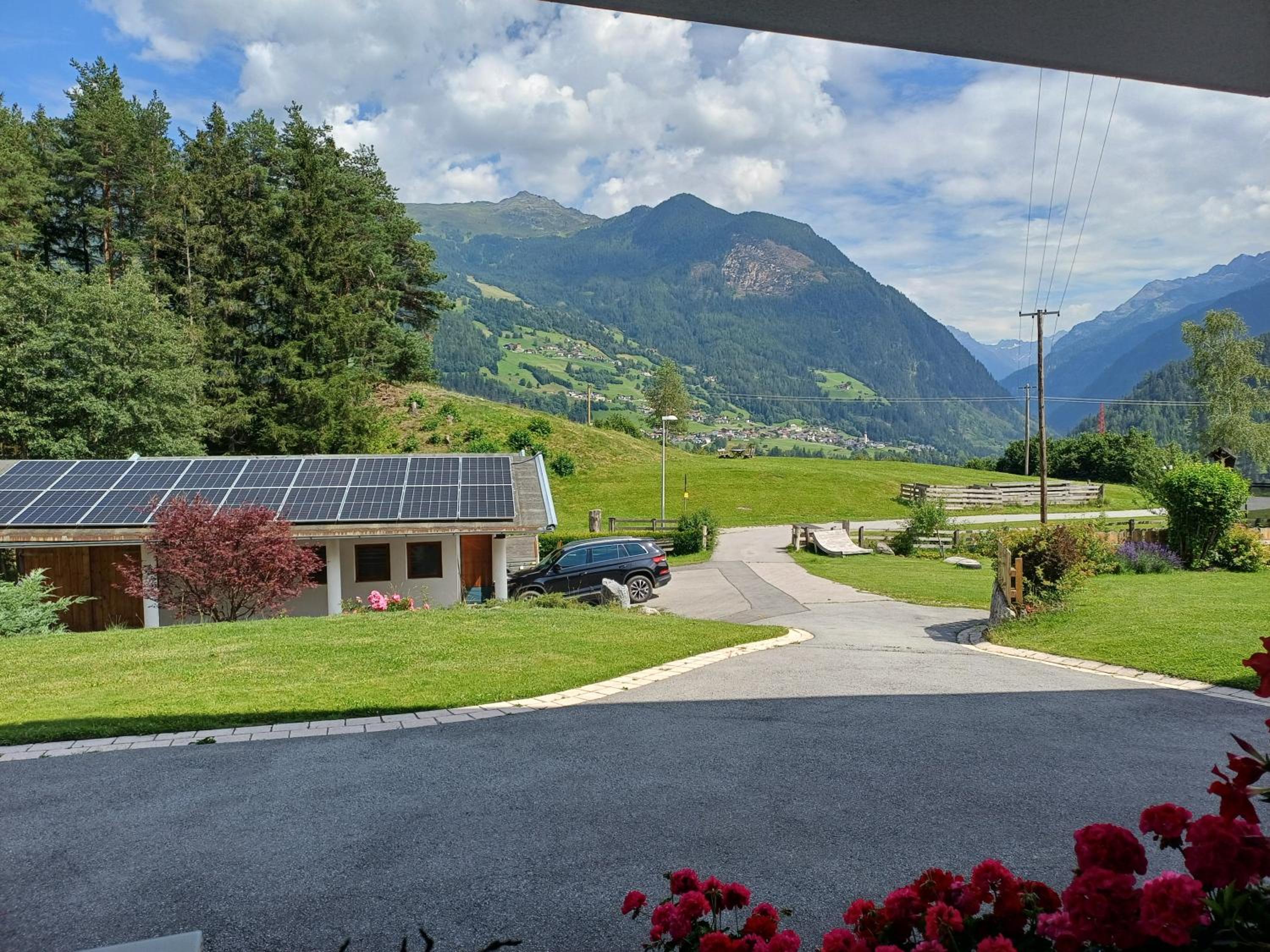 Two-Bedroom Apartment with Garden View photo 3