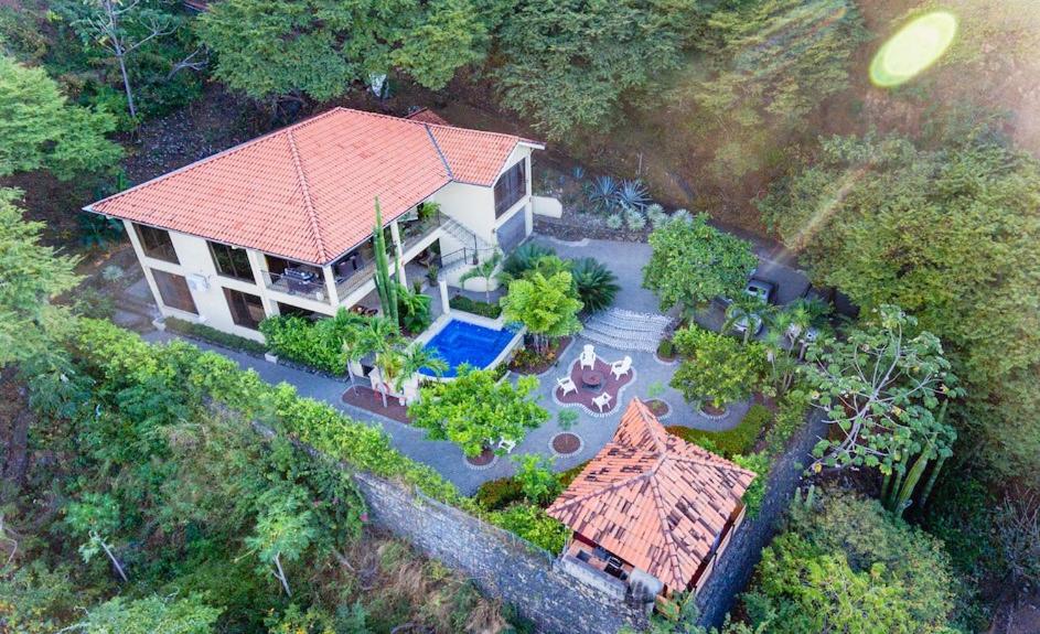 Villa photo 2