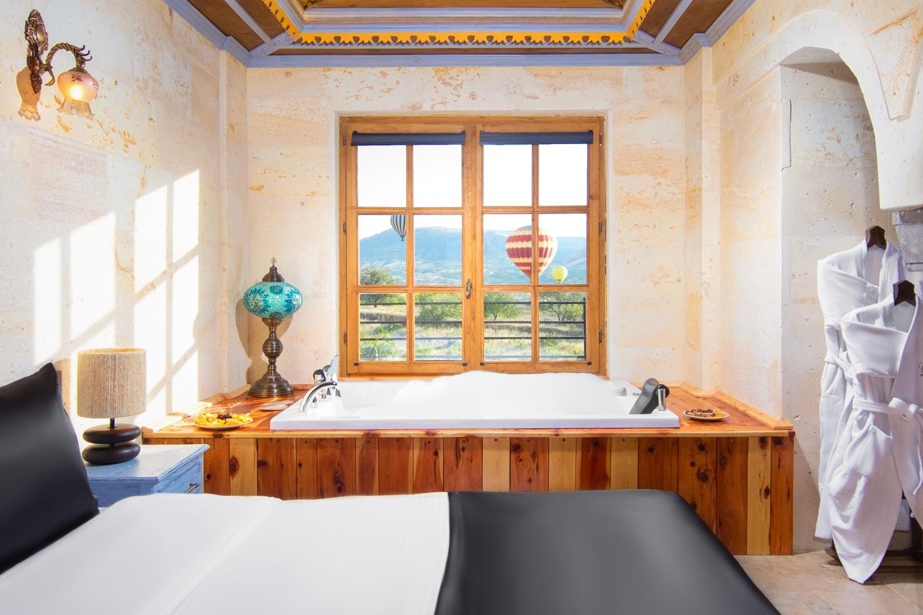 King Suite - Photo 16