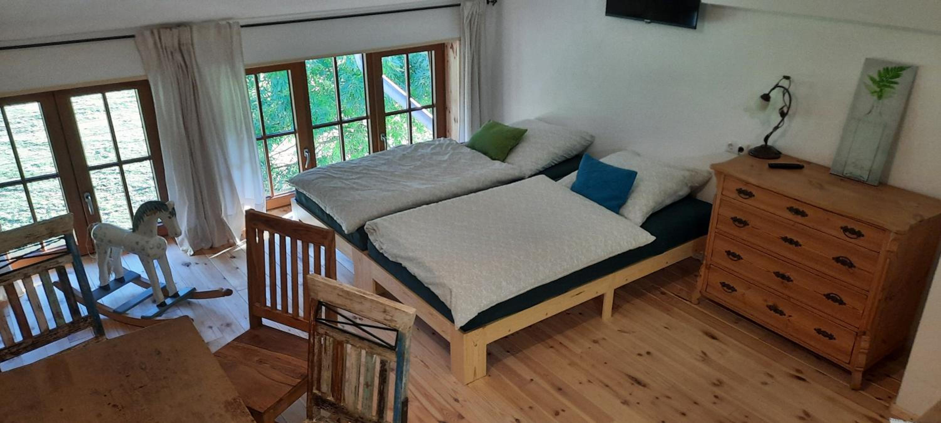 Family Room with Mountain View photo 2