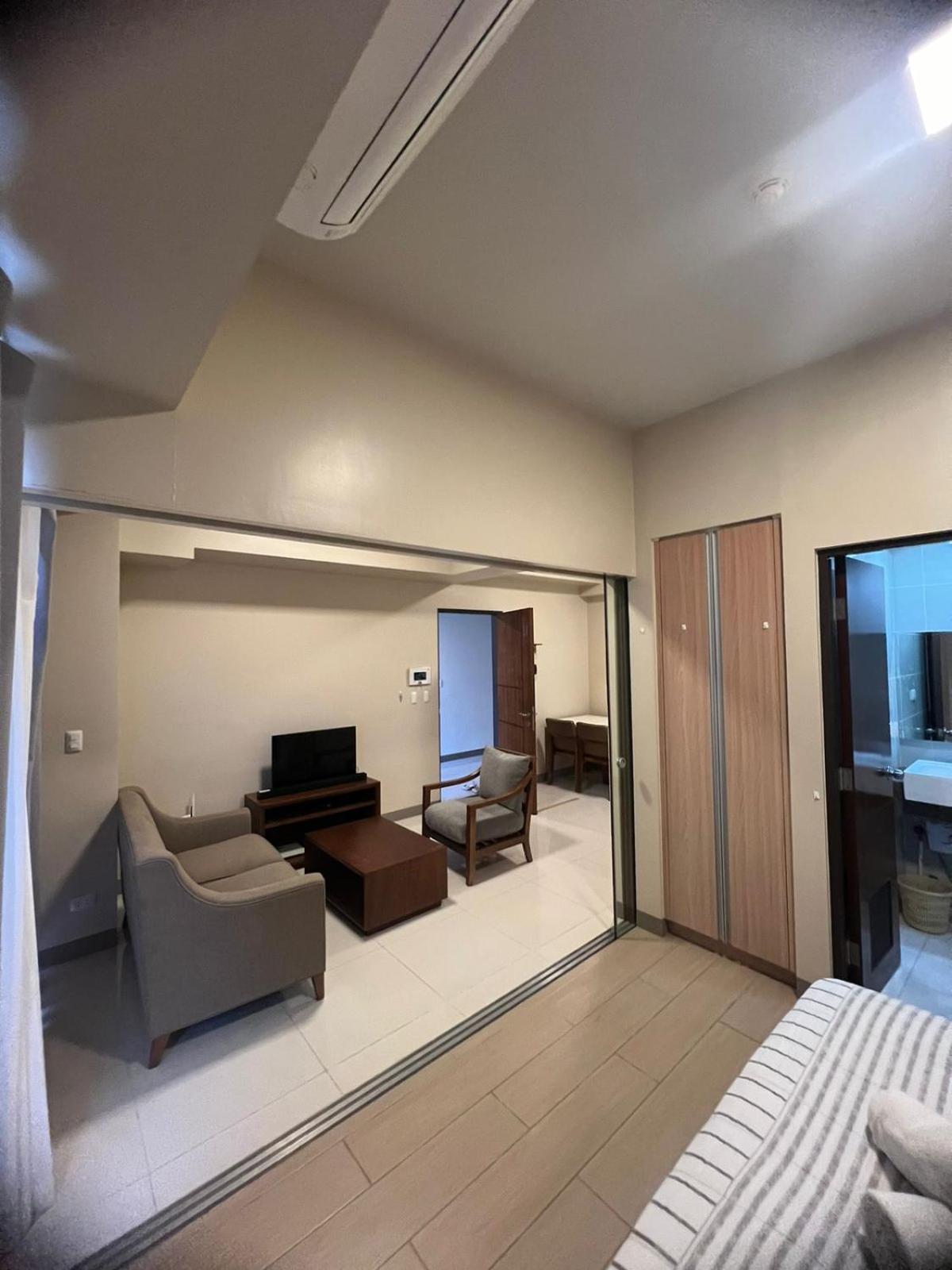 Apartment with Balcony photo 2