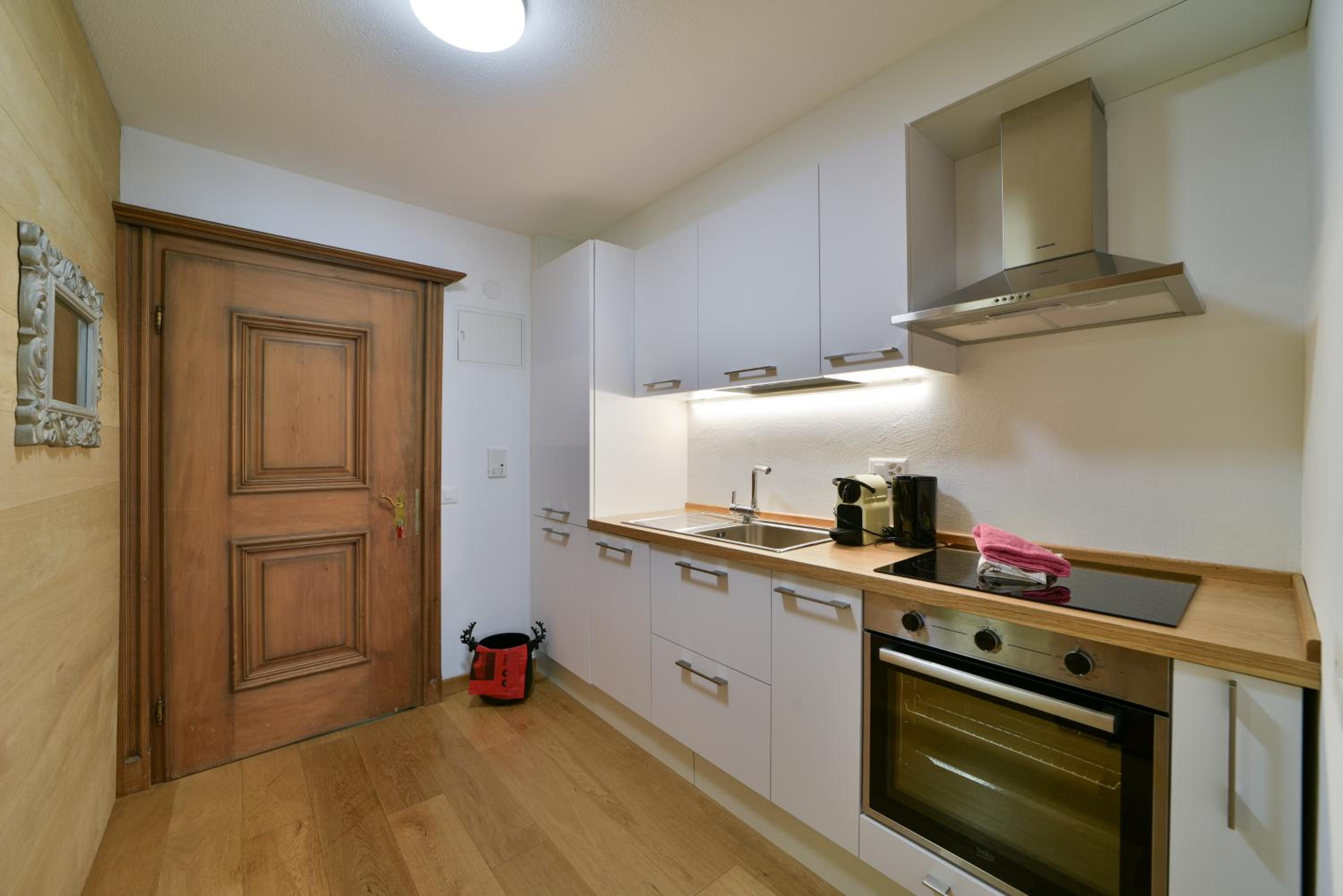 One-Bedroom Apartment photo 2