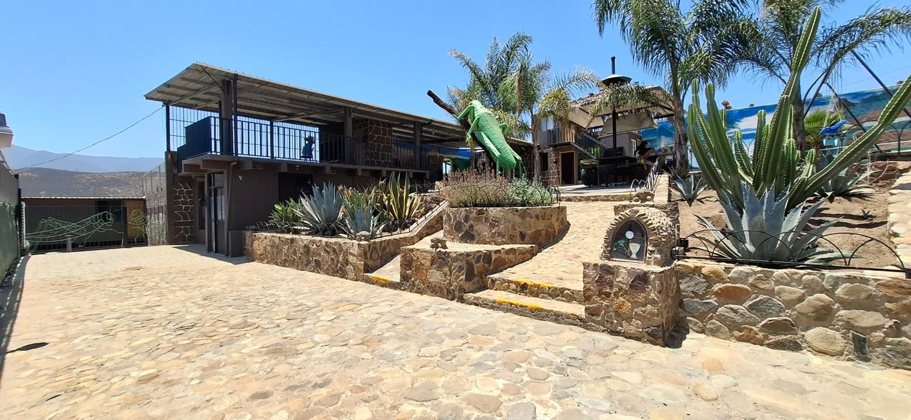 Six-Bedroom House photo 2
