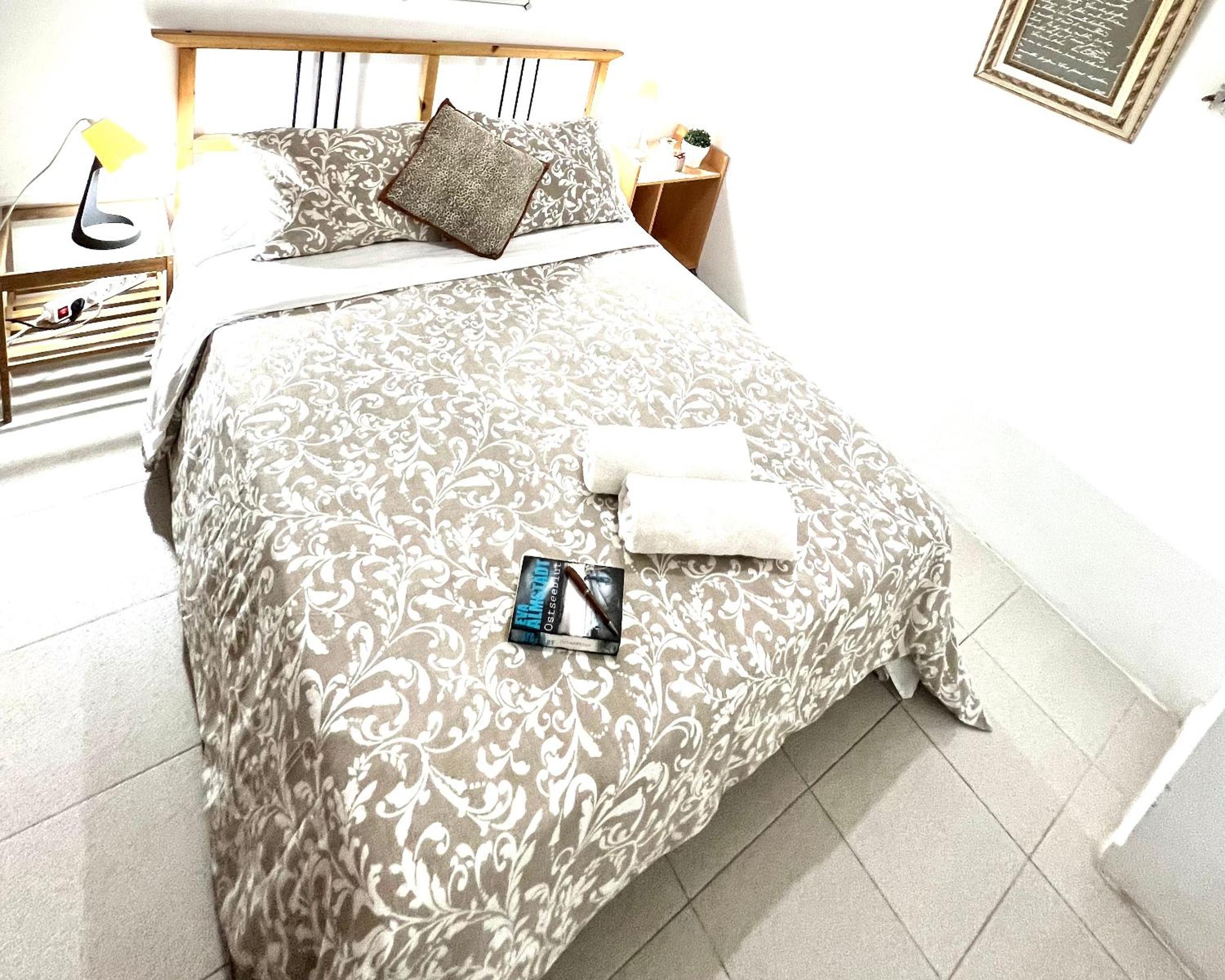 Standard Double Room with Shared Bathroom photo 3