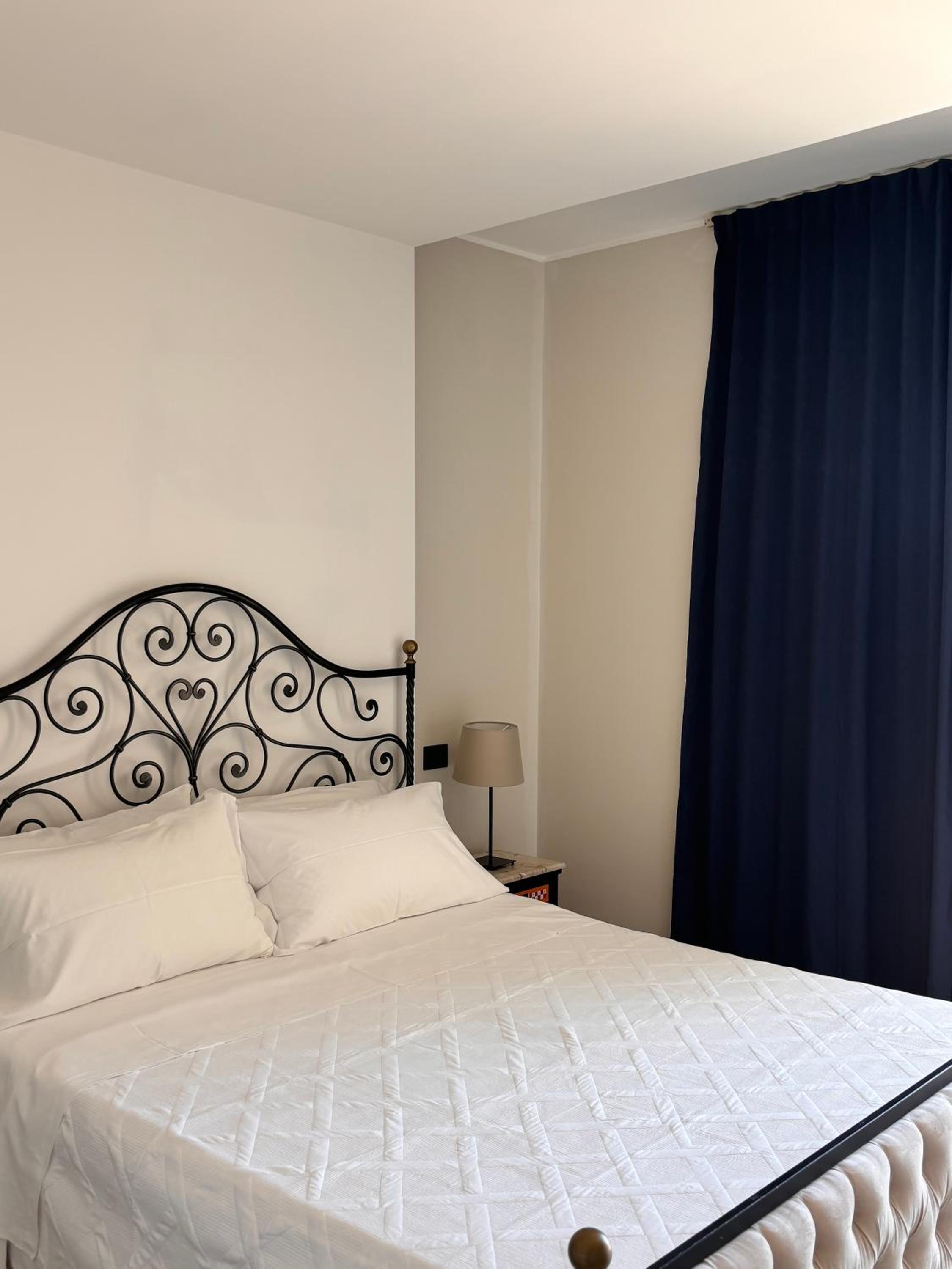 One-Bedroom Apartment with Sea View and Balcony