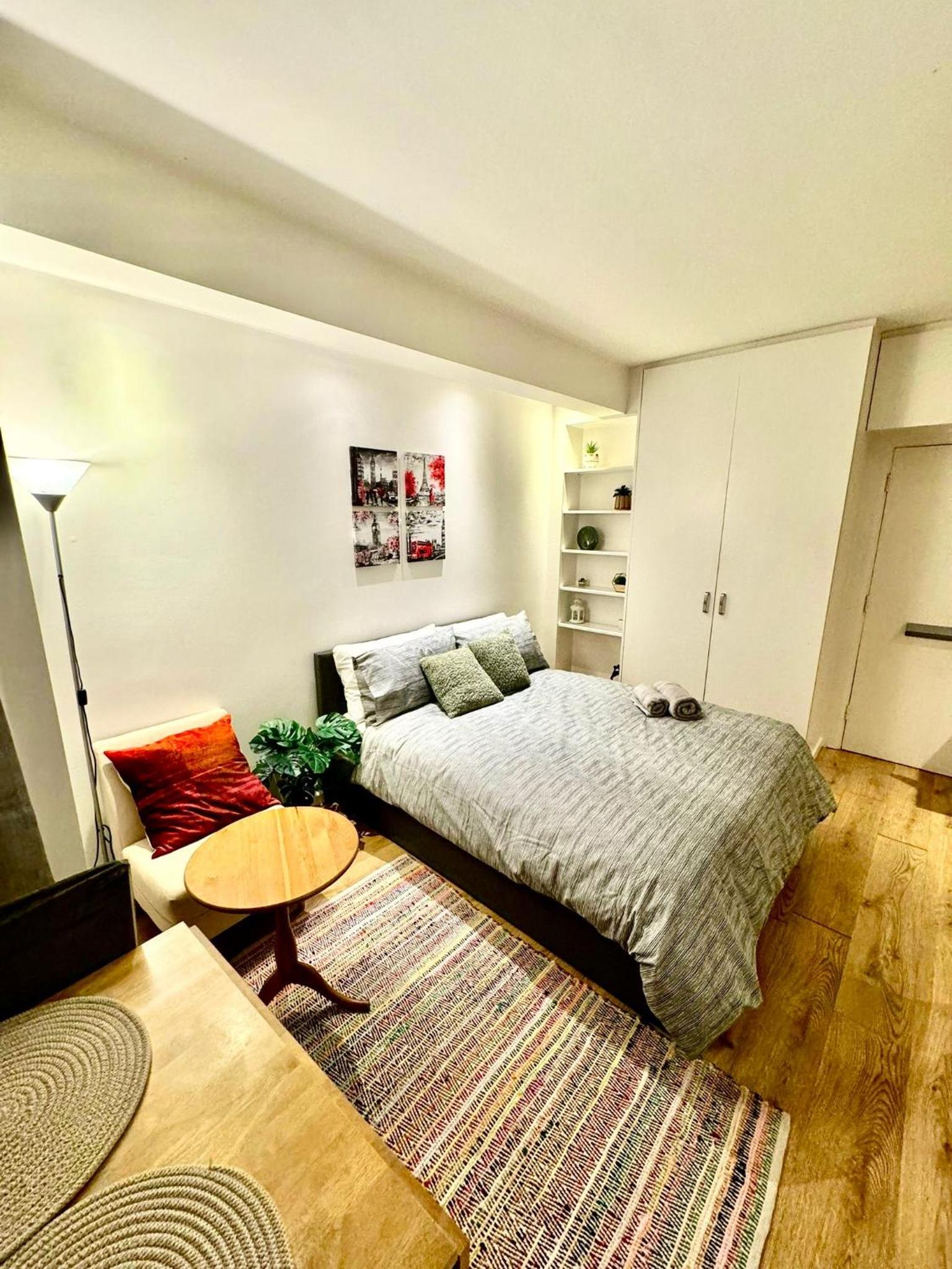 Studio Apartment photo 3