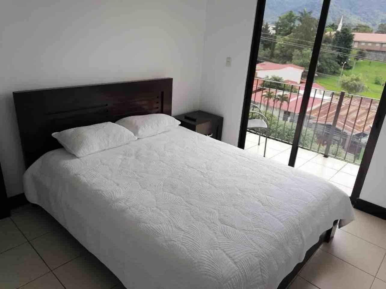 Three-Bedroom House photo 3