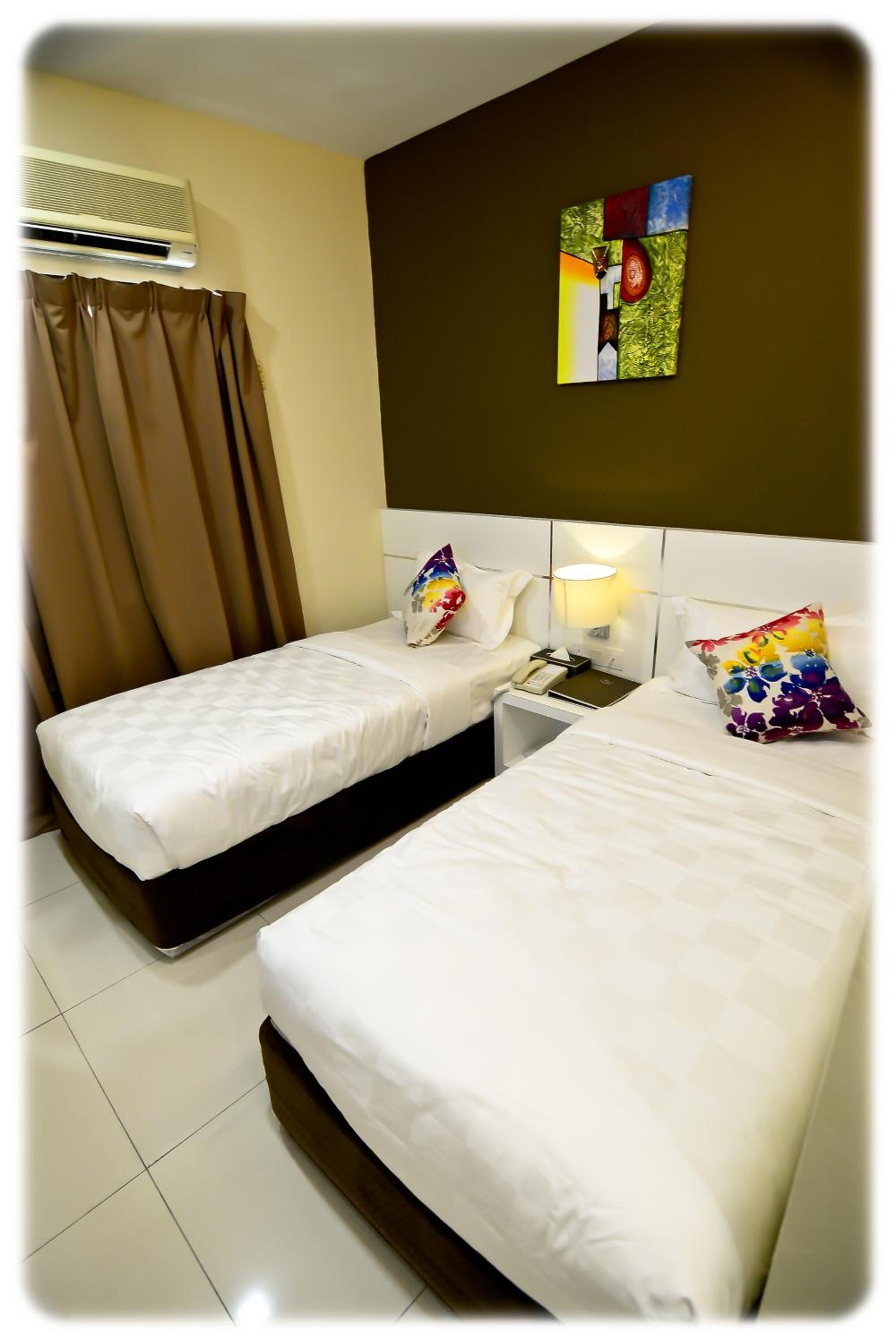 Standard Twin Room - Photo 2