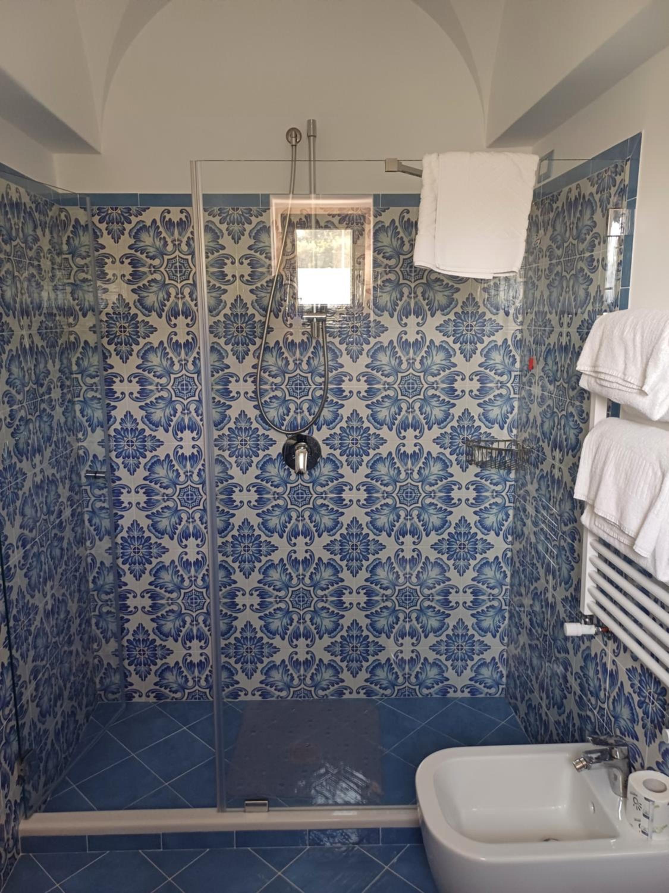 Large Double Room - Photo 4