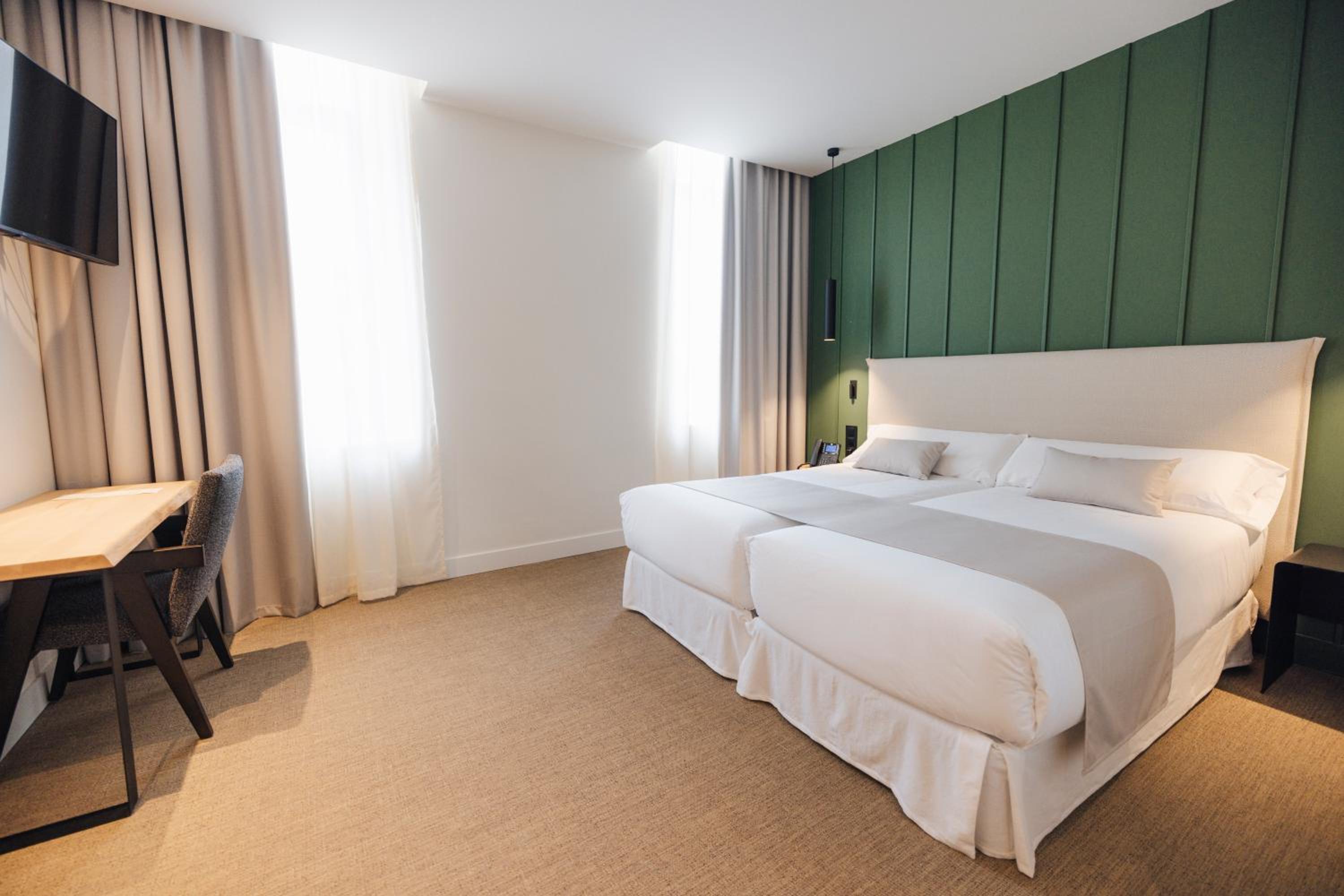Deluxe Double or Twin Room photo 3