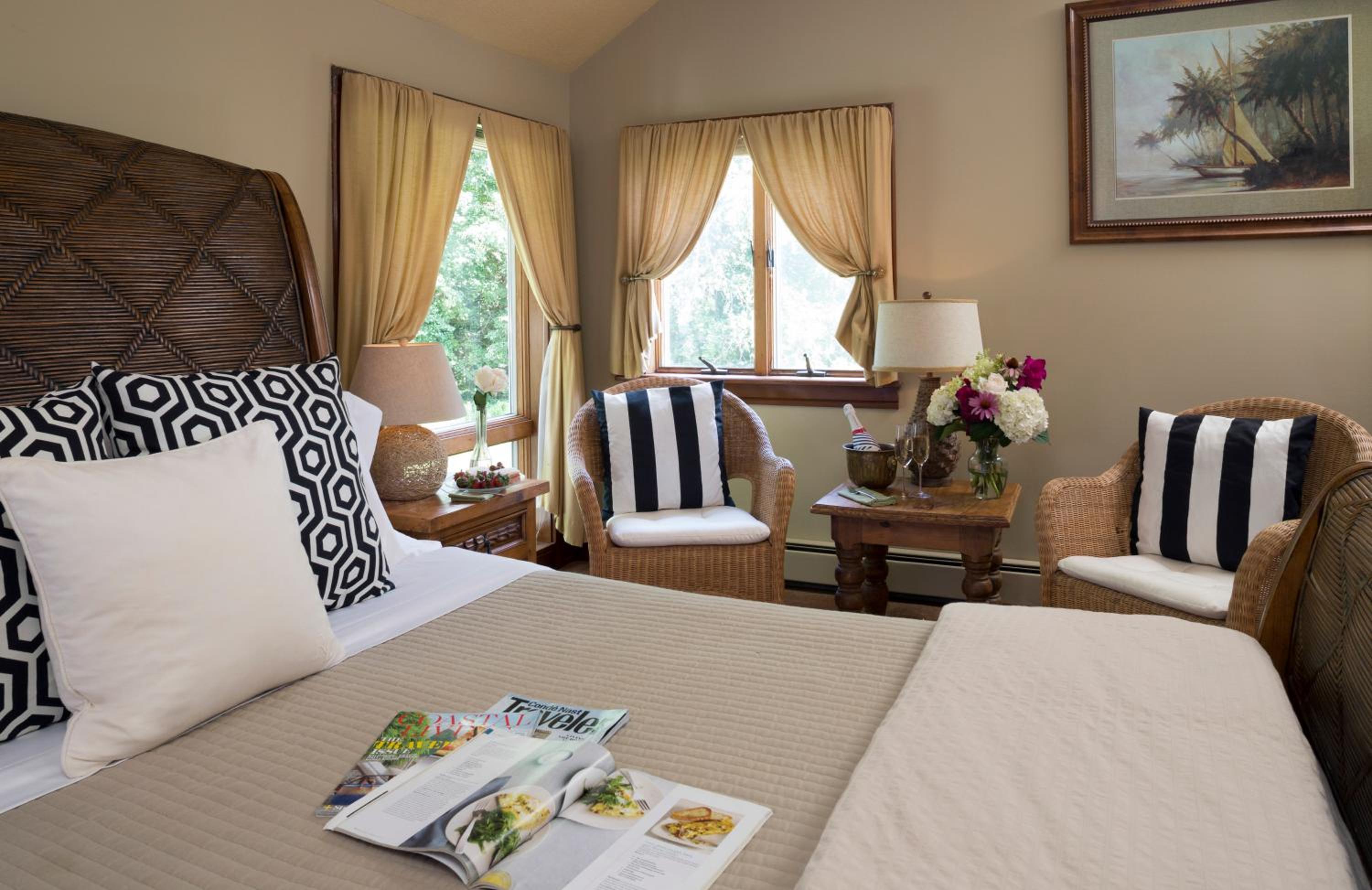 Queen Room with Jetted Tub and Deluxe Balcony photo 1