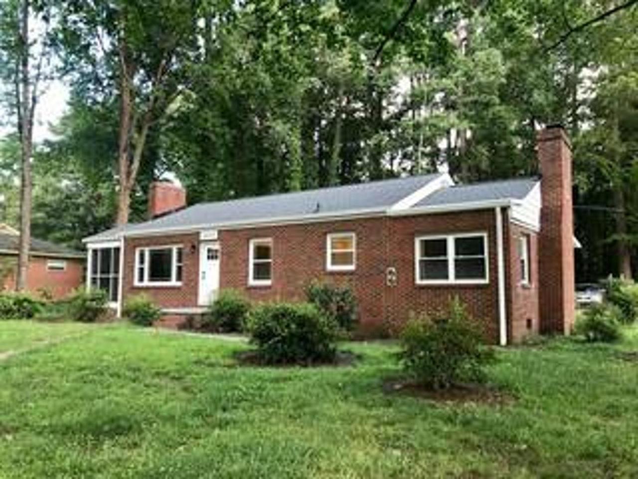 Three-Bedroom House photo 2