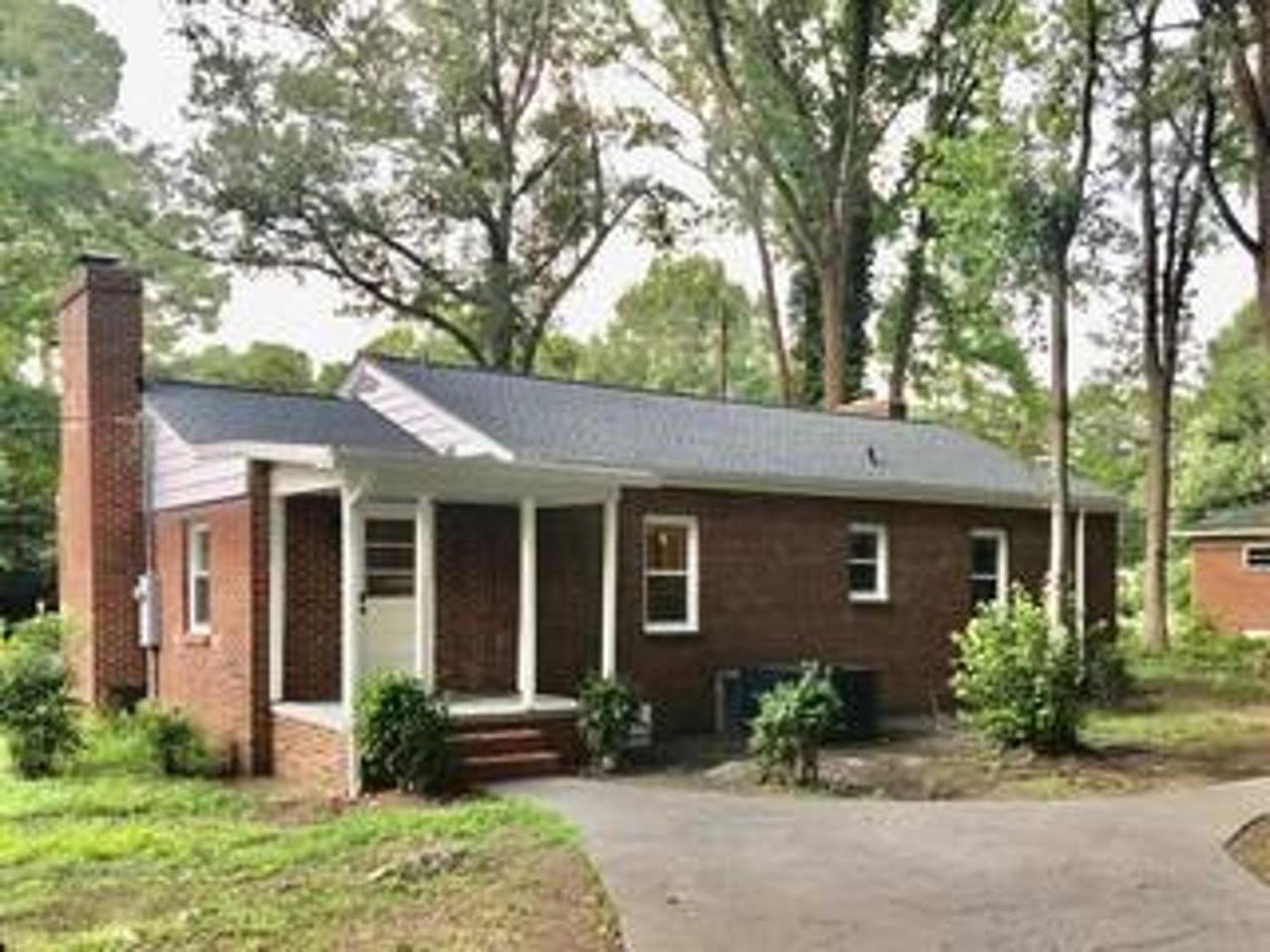 Three-Bedroom House photo 3