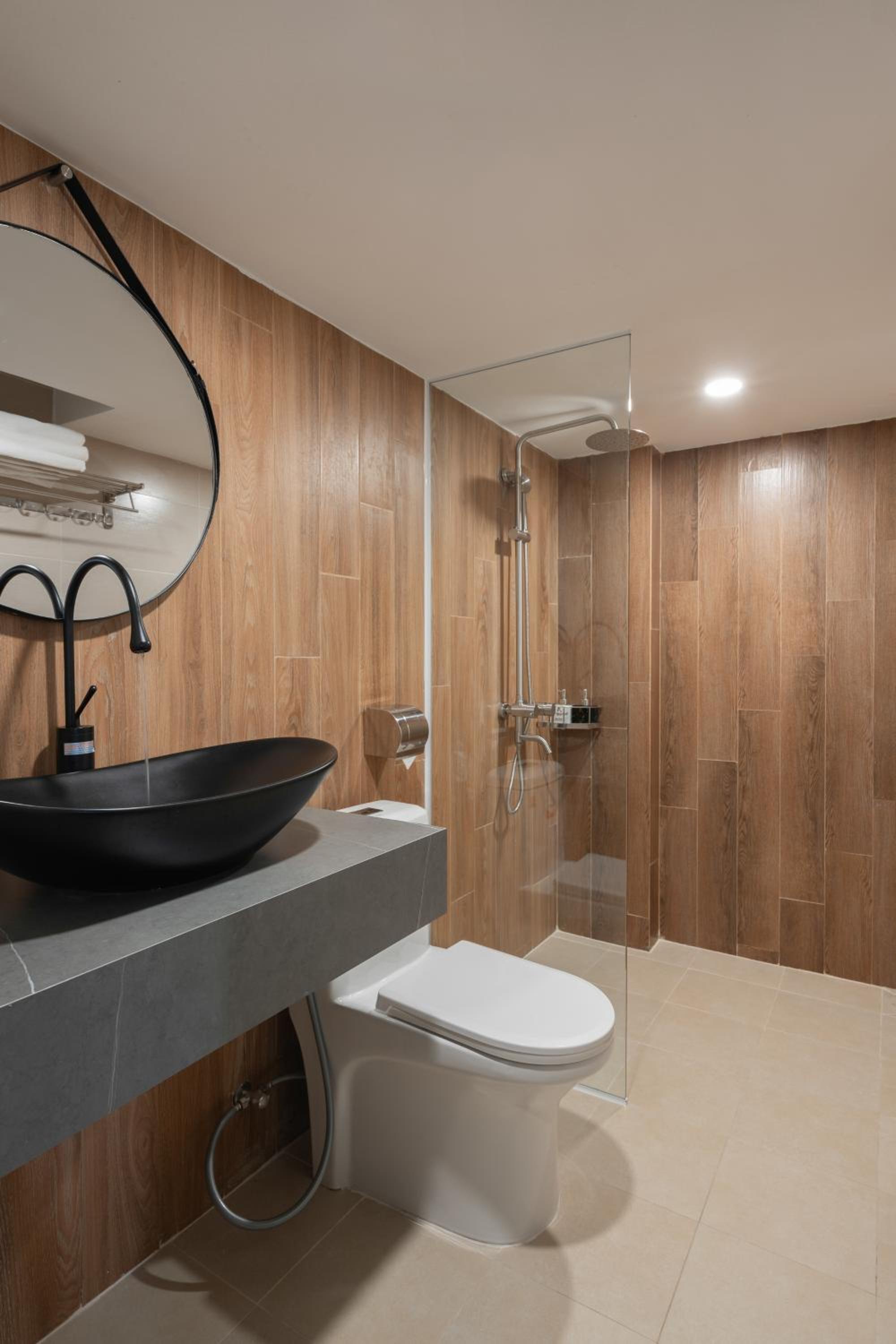 Standard Double Room - Photo 13