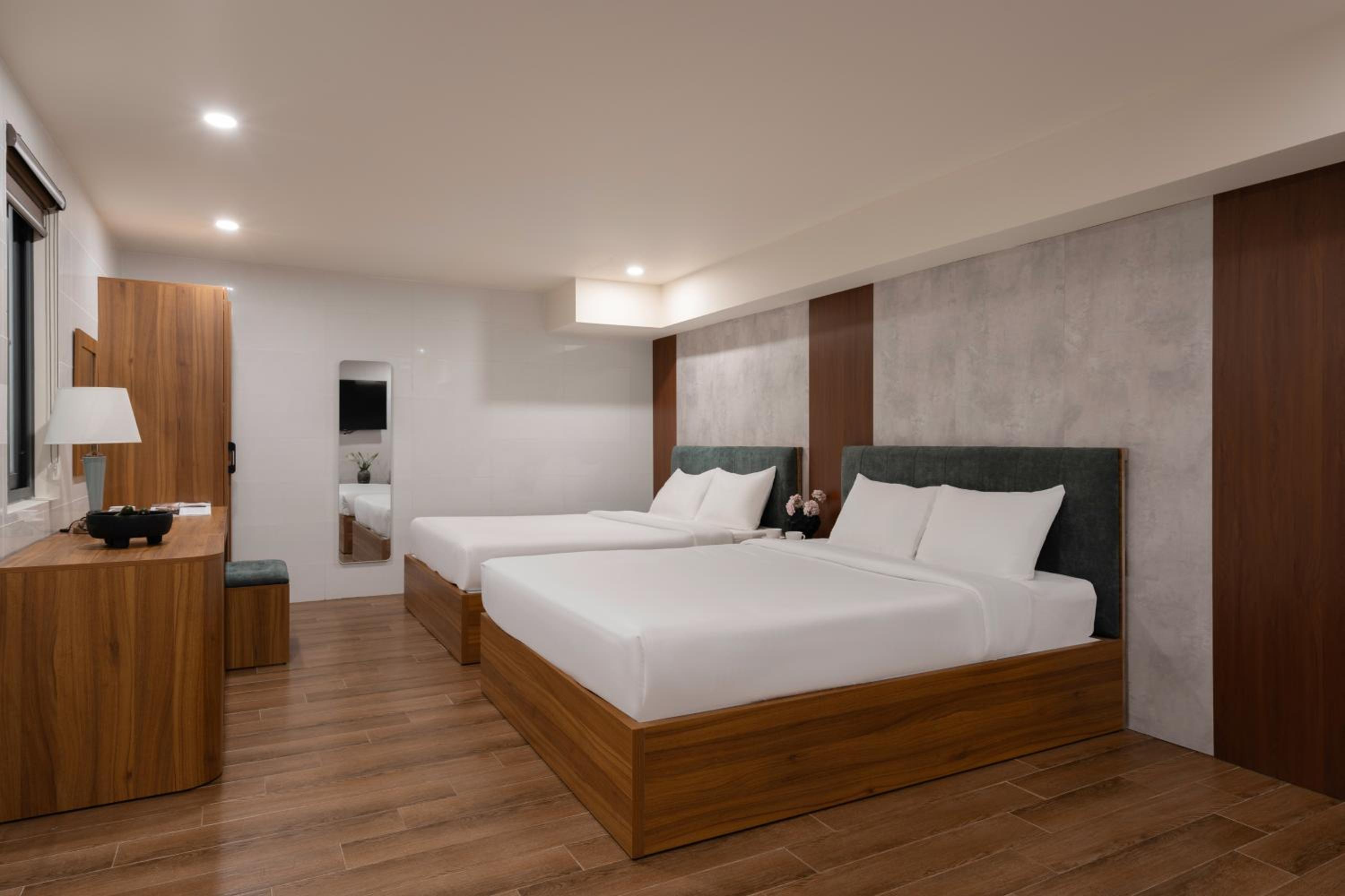 Family Room - Photo 4