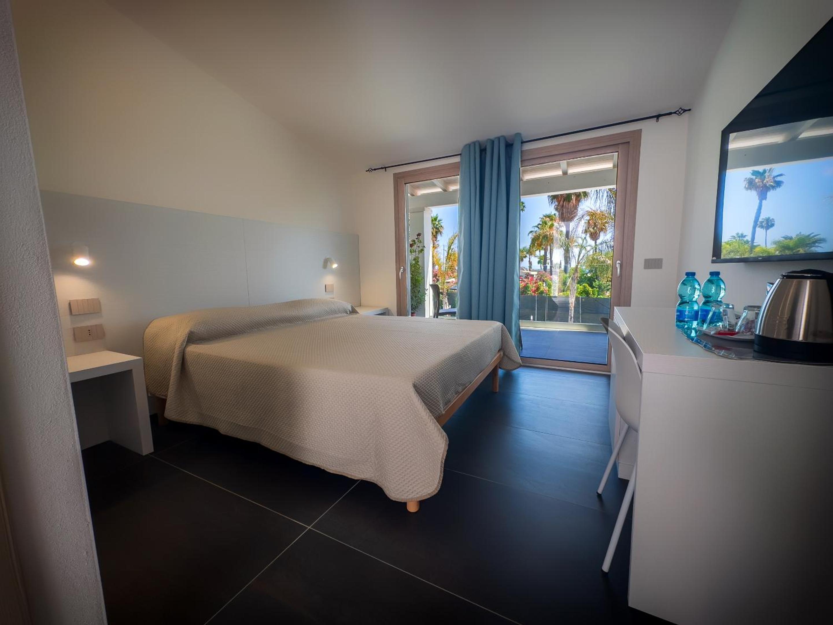 Superior Twin Room With Sea View photo 1