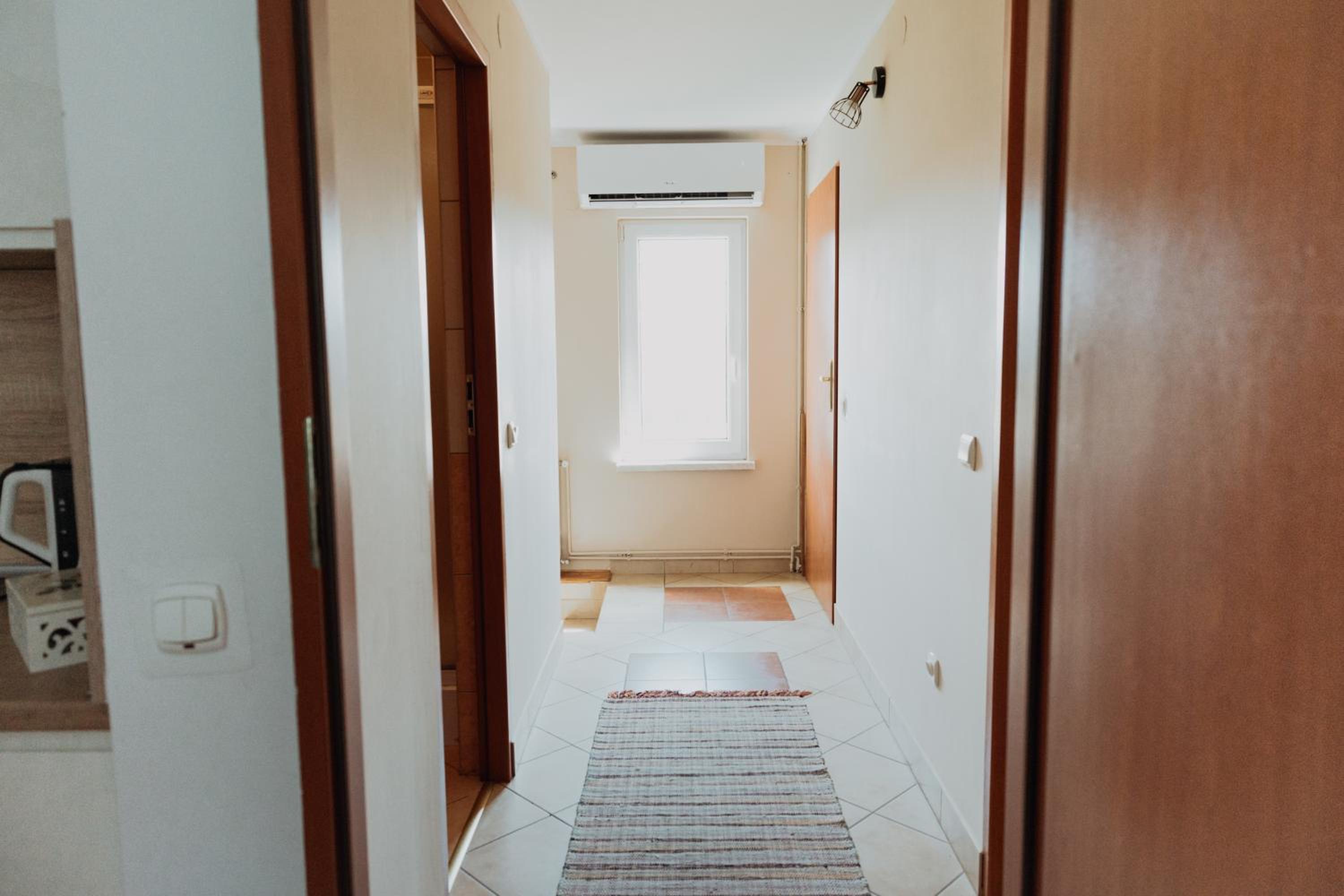 Apartment with Mountain View - Photo 5