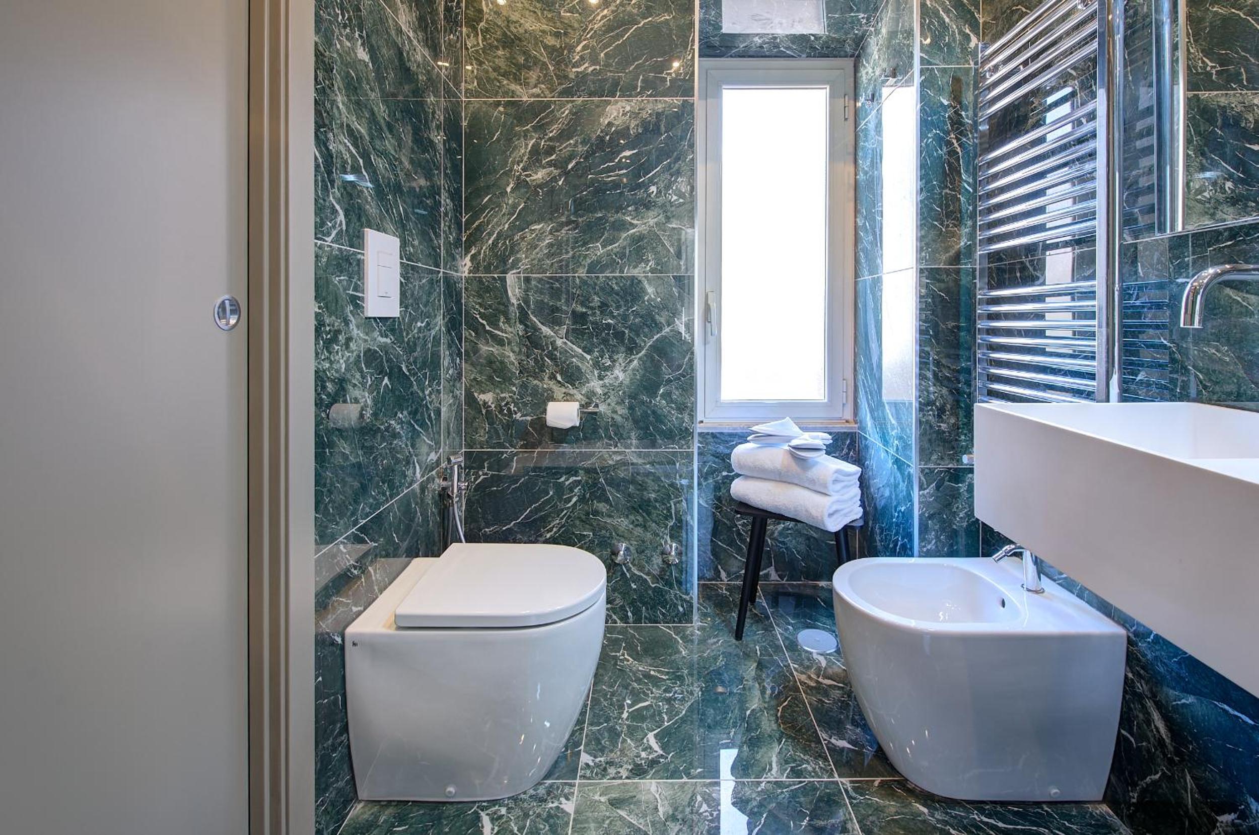 Queen Room with Balcony photo 2