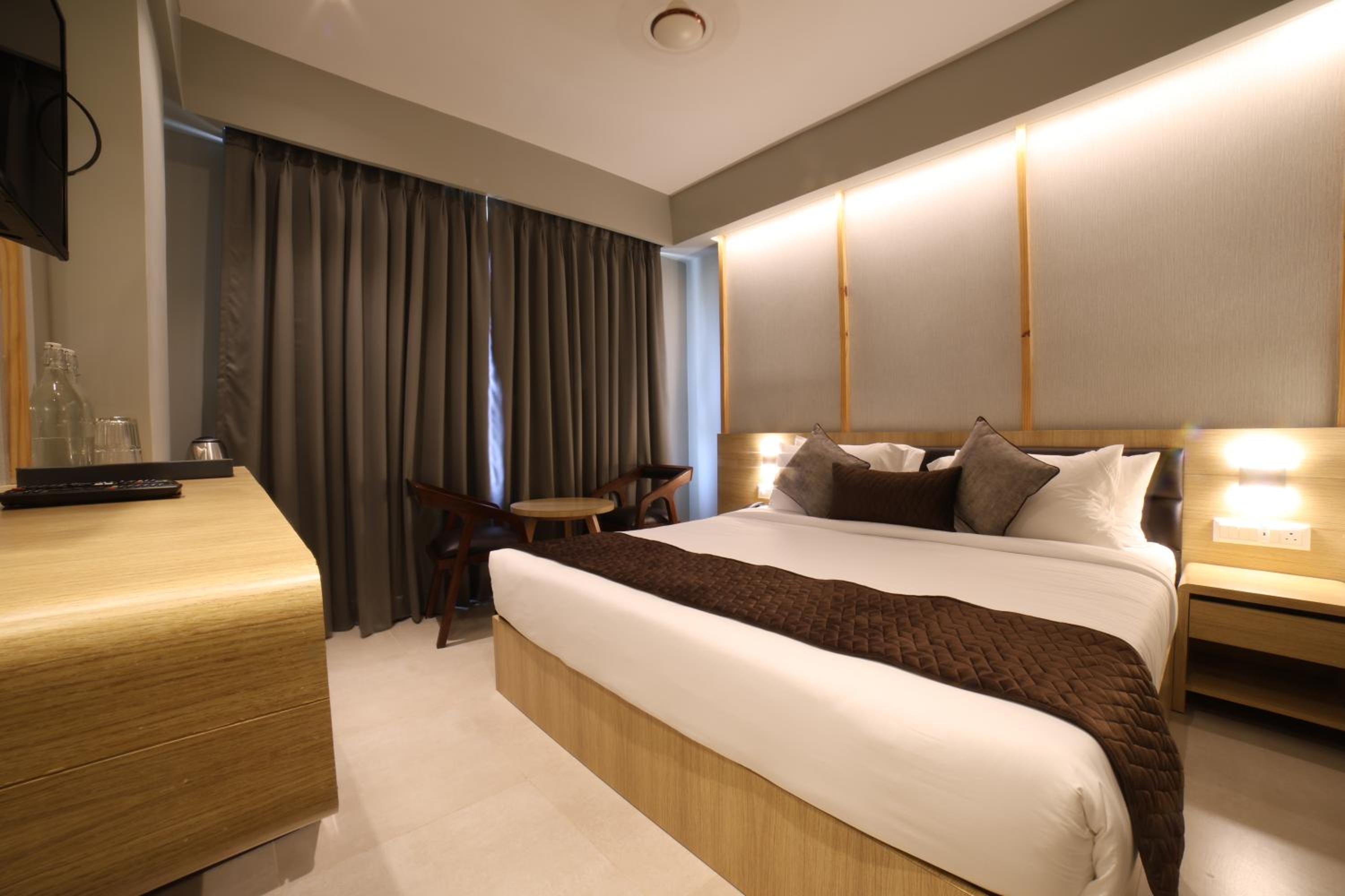 Day Use Room for 6 Hours Only (anytime between 10 am - 6 pm) - Mandatory Checkout by 6 pm -No Night Stay Allowed - Multiple Days Stay Not Allowed