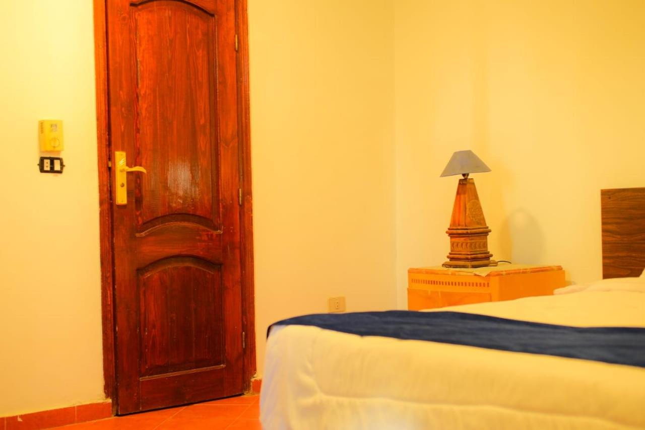 Deluxe Queen Suite photo 1
